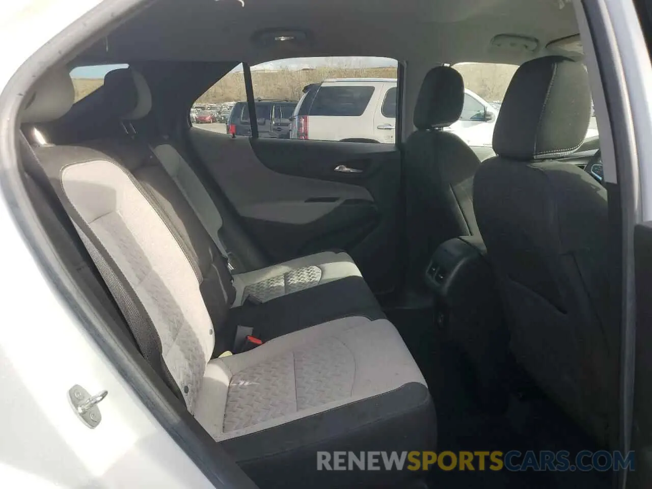 11 Photograph of a damaged car 2GNAXTEV9N6107317 CHEVROLET EQUINOX 2022