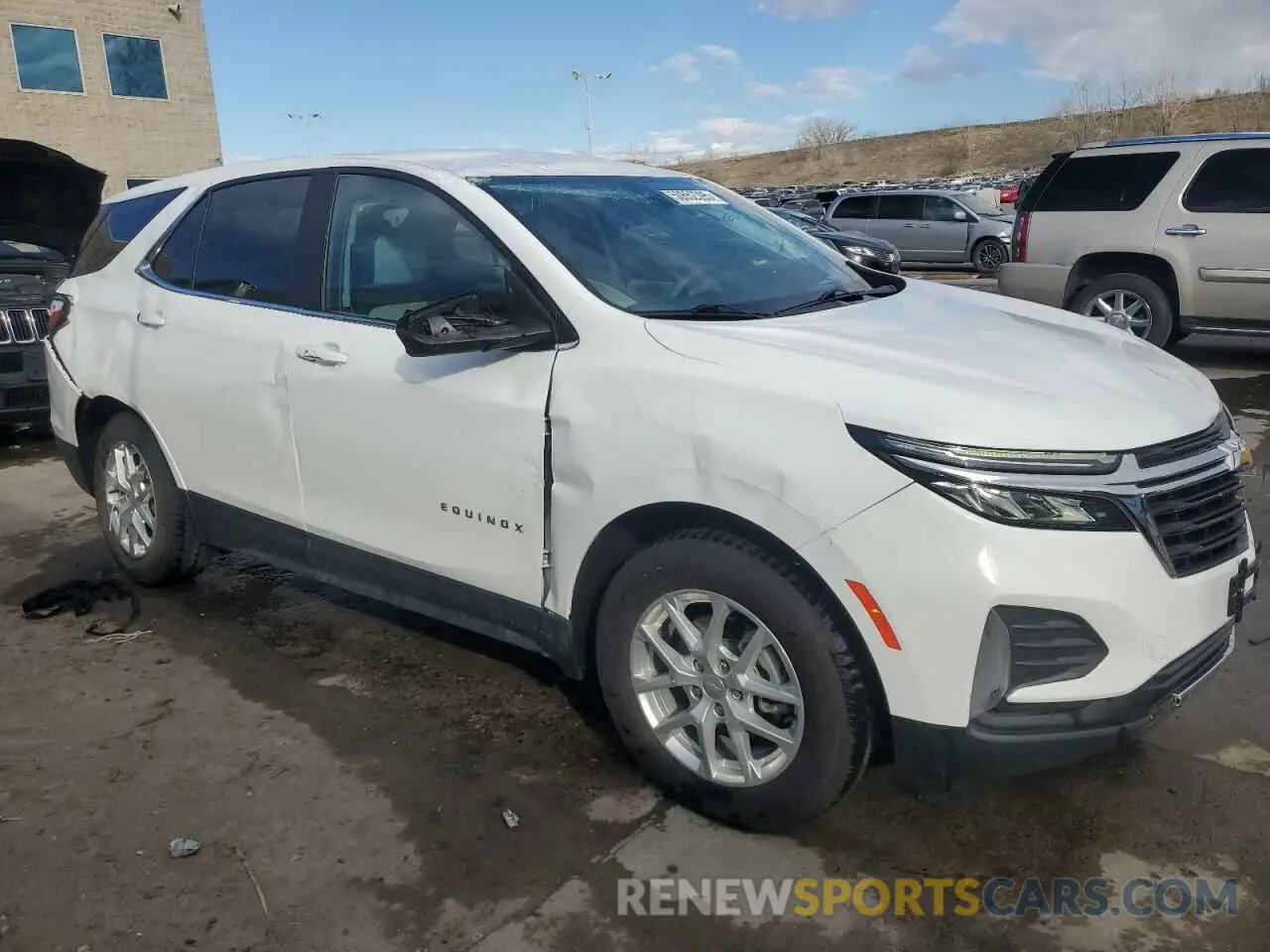 4 Photograph of a damaged car 2GNAXTEV9N6107317 CHEVROLET EQUINOX 2022