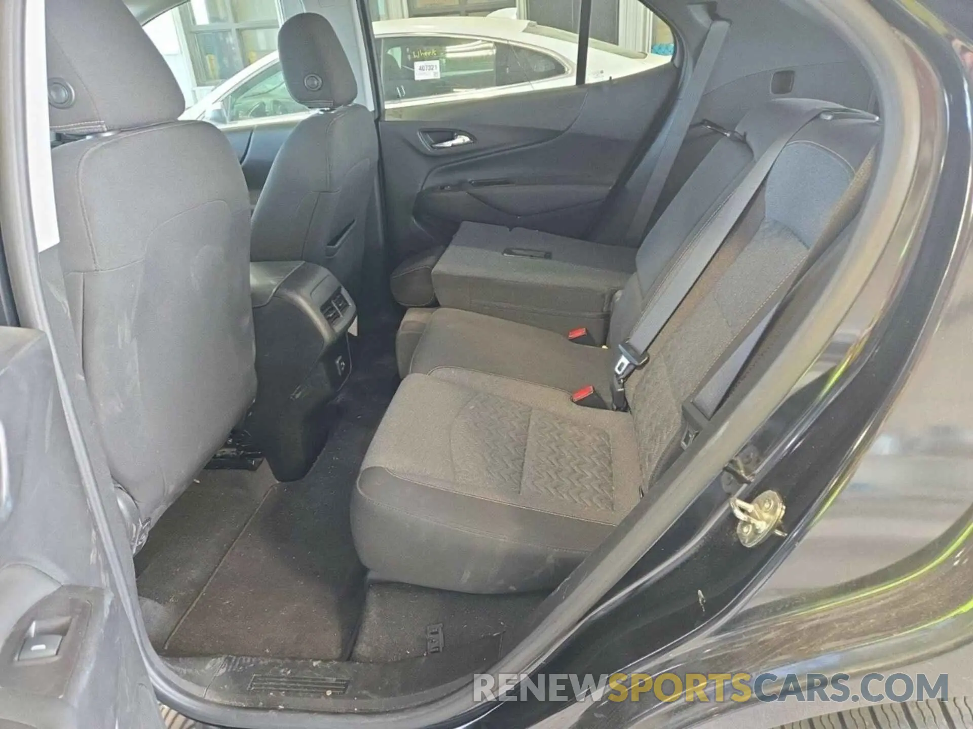 10 Photograph of a damaged car 2GNAXTEV9N6108404 CHEVROLET EQUINOX 2022
