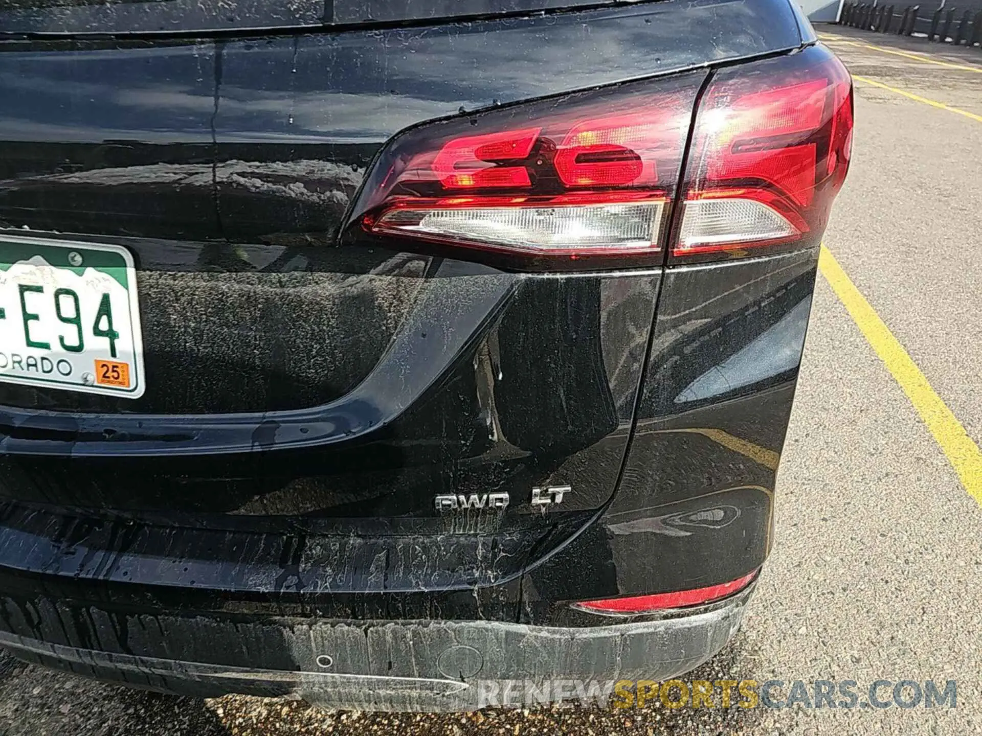 10 Photograph of a damaged car 2GNAXTEV9N6108516 CHEVROLET EQUINOX 2022
