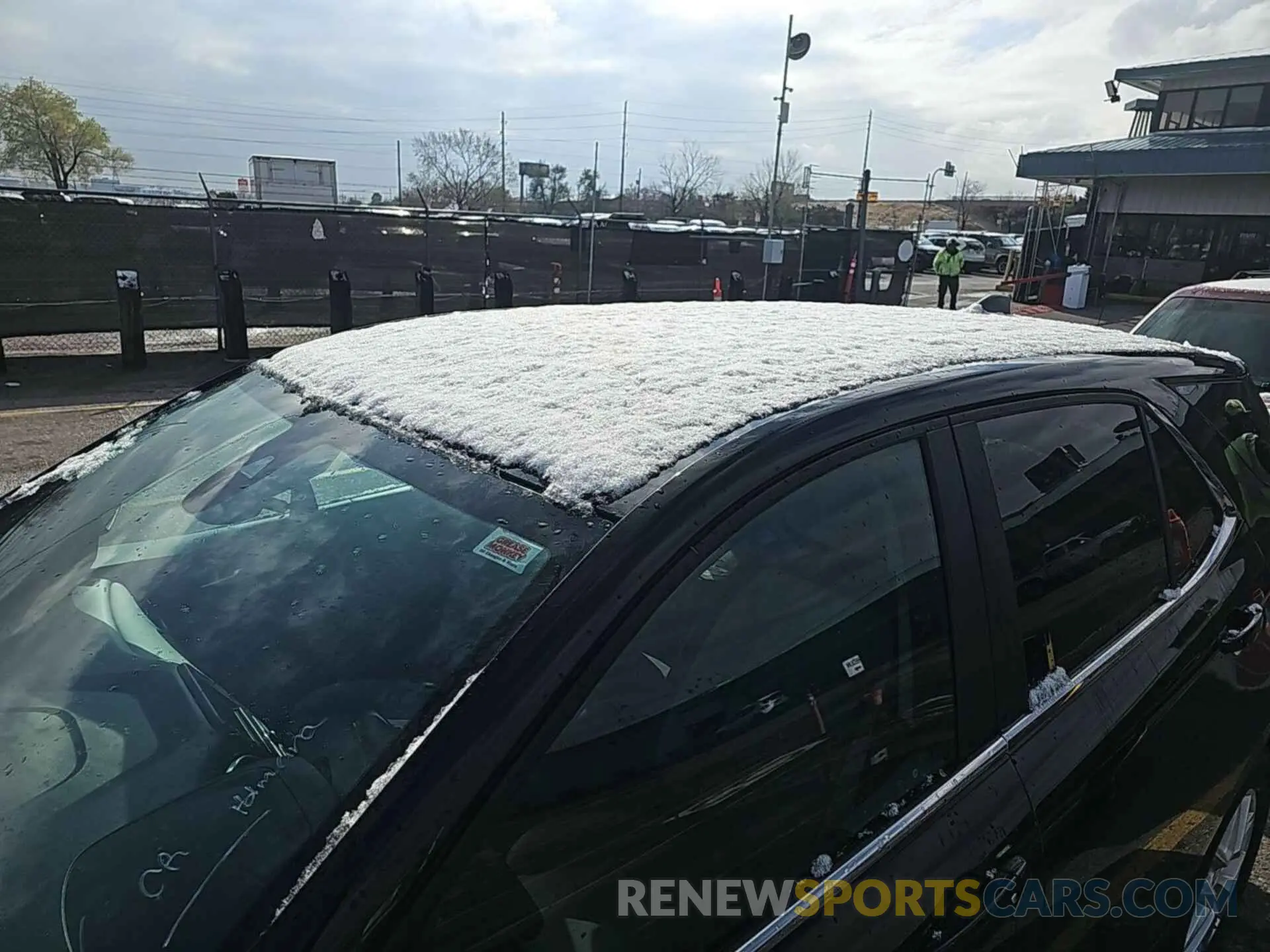 17 Photograph of a damaged car 2GNAXTEV9N6108516 CHEVROLET EQUINOX 2022