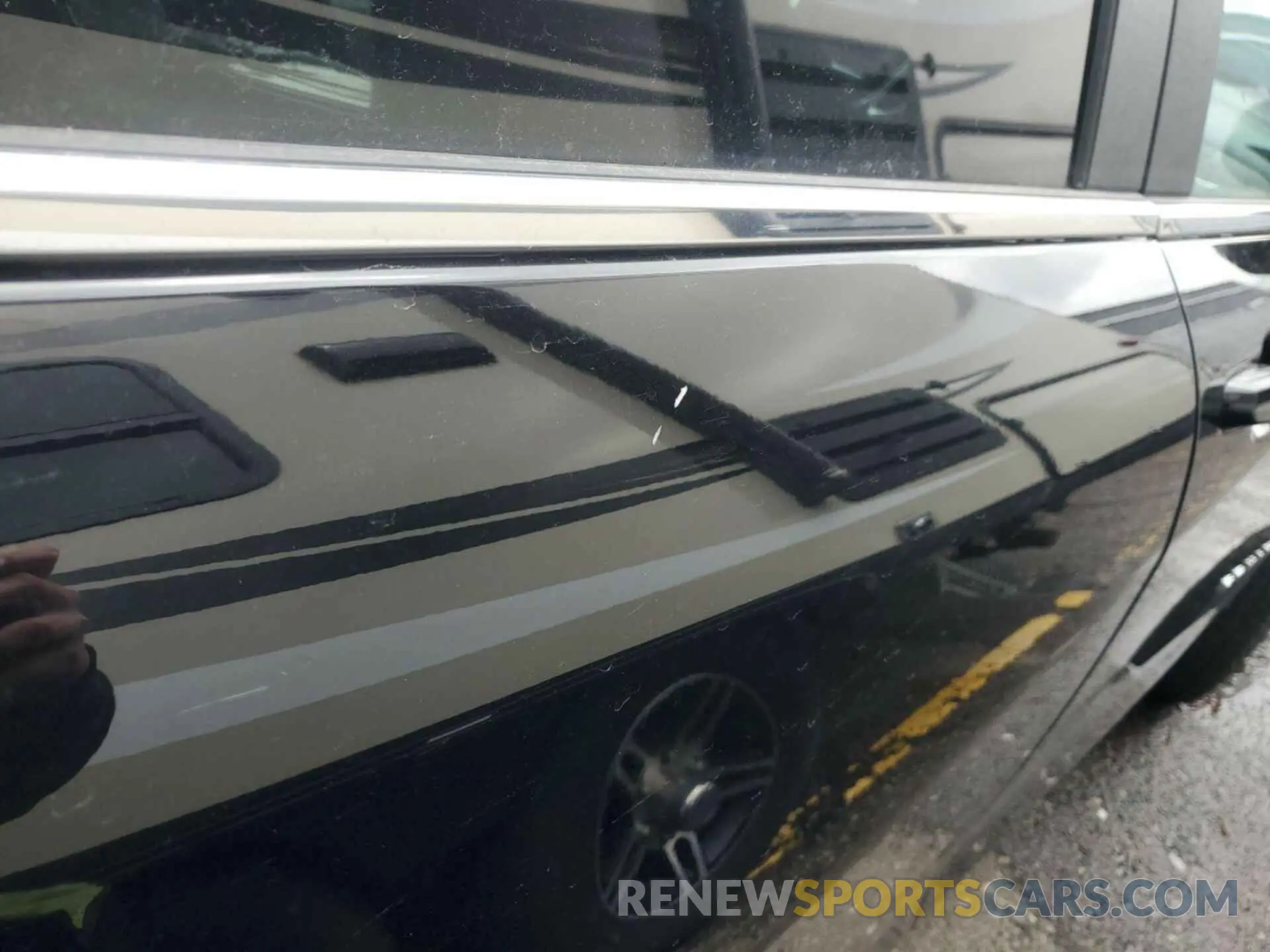 18 Photograph of a damaged car 2GNAXTEV9N6108516 CHEVROLET EQUINOX 2022