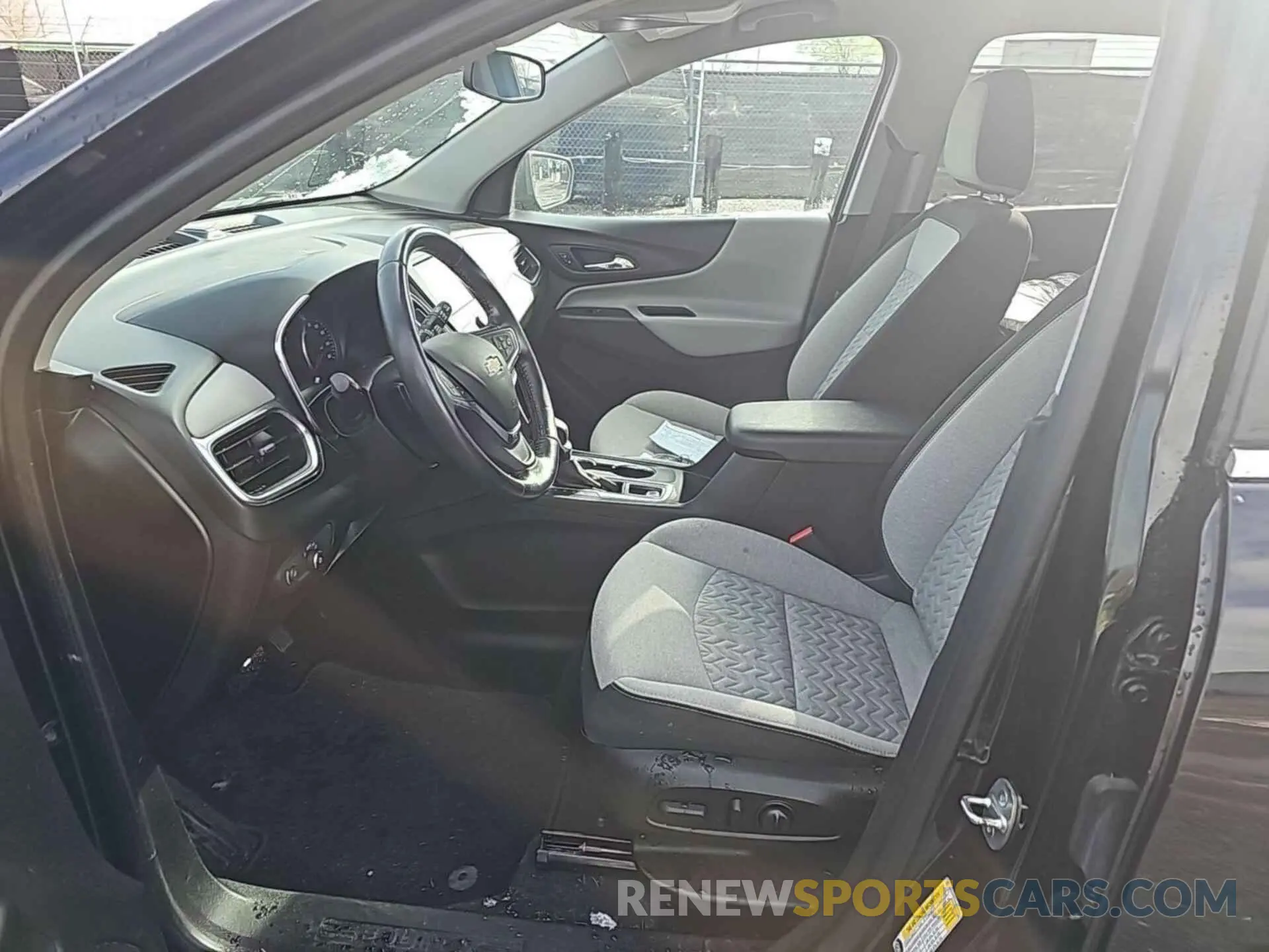 6 Photograph of a damaged car 2GNAXTEV9N6108516 CHEVROLET EQUINOX 2022