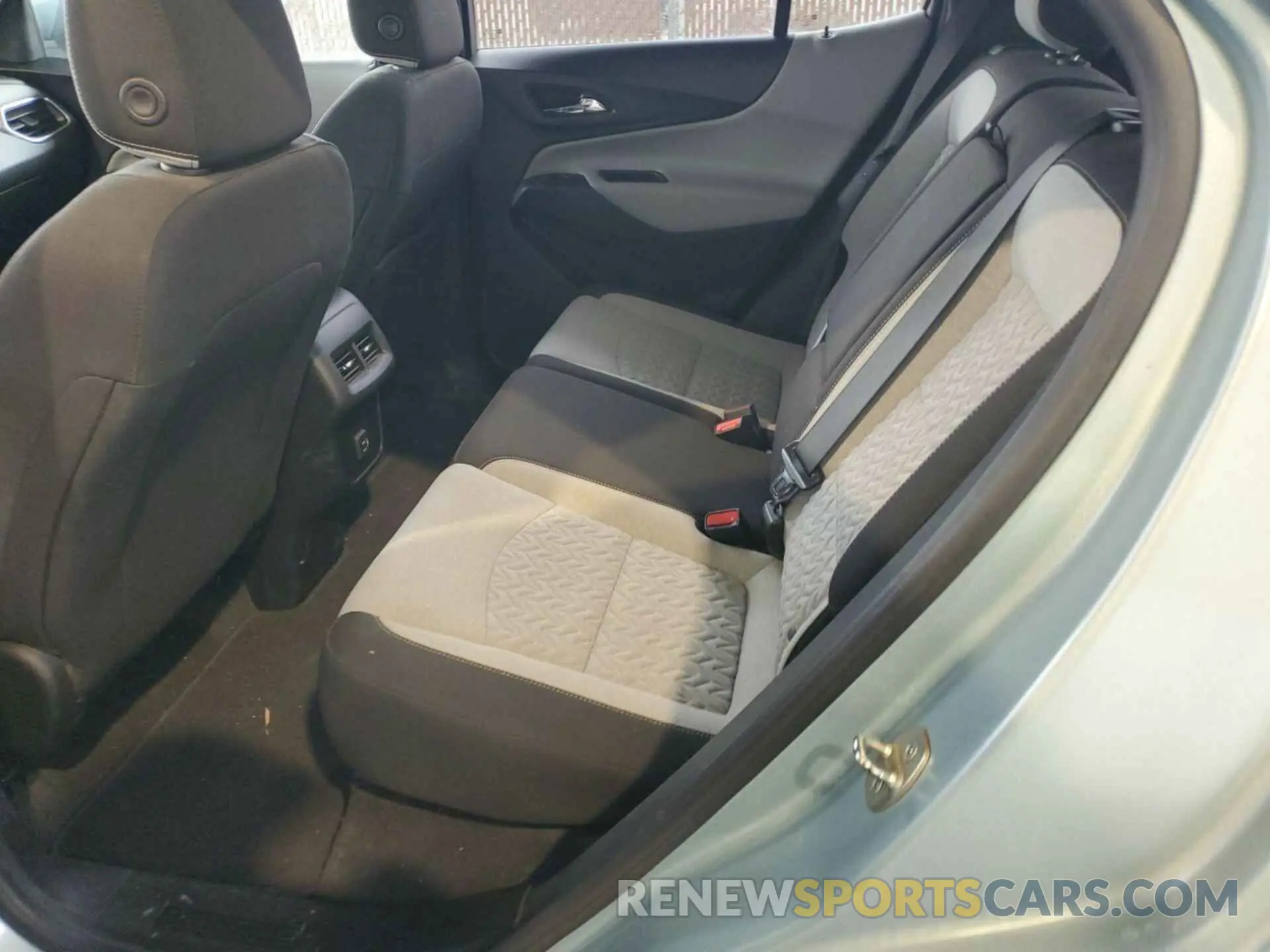 16 Photograph of a damaged car 2GNAXTEV9N6109908 CHEVROLET EQUINOX 2022