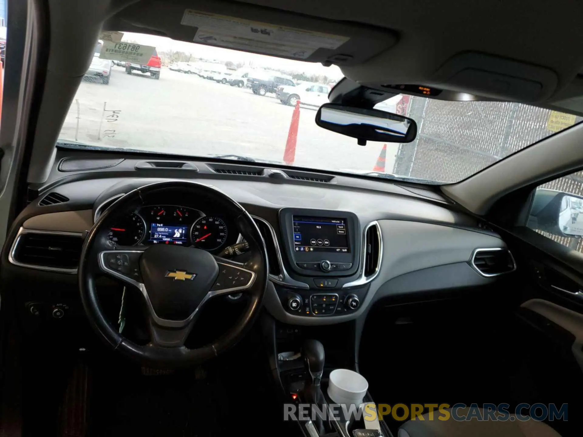 17 Photograph of a damaged car 2GNAXTEV9N6109908 CHEVROLET EQUINOX 2022