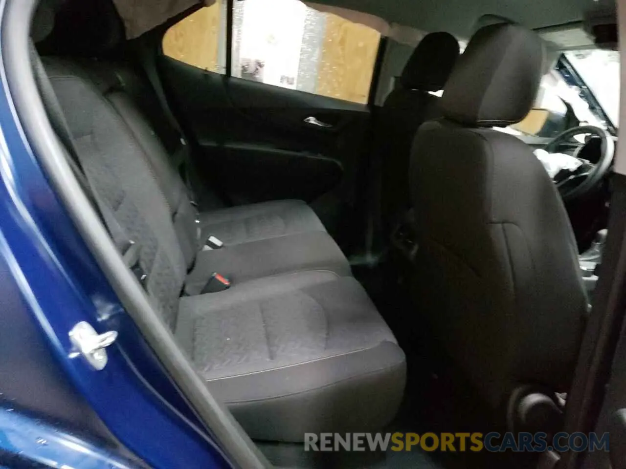 11 Photograph of a damaged car 2GNAXUEV1N6121802 CHEVROLET EQUINOX 2022