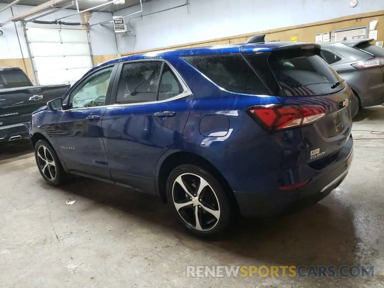 2 Photograph of a damaged car 2GNAXUEV1N6121802 CHEVROLET EQUINOX 2022