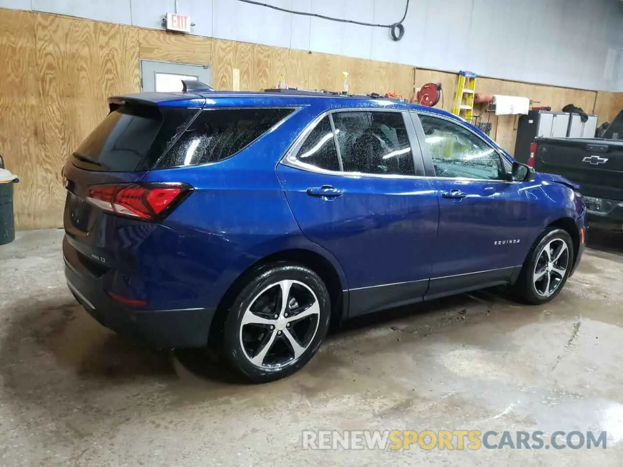 3 Photograph of a damaged car 2GNAXUEV1N6121802 CHEVROLET EQUINOX 2022
