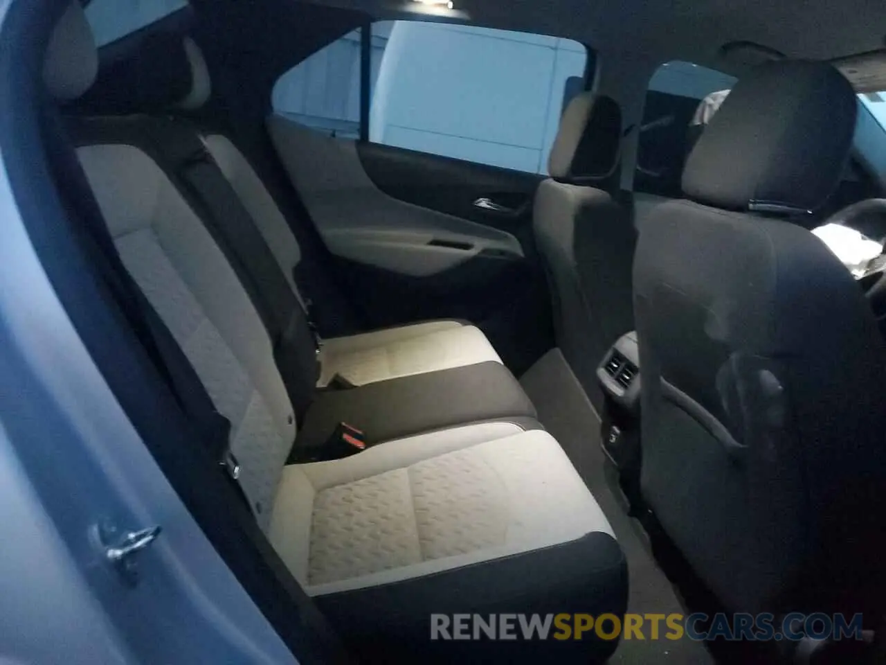 11 Photograph of a damaged car 2GNAXUEV1N6133853 CHEVROLET EQUINOX 2022