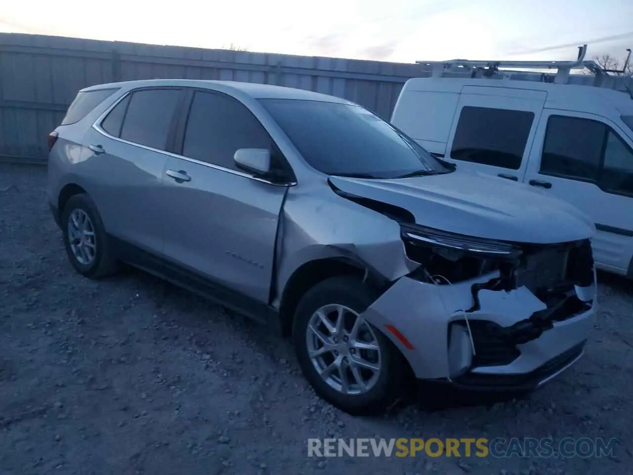 4 Photograph of a damaged car 2GNAXUEV1N6133853 CHEVROLET EQUINOX 2022