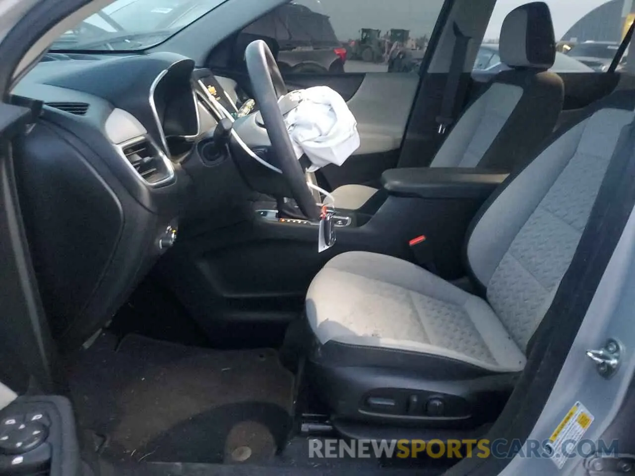 7 Photograph of a damaged car 2GNAXUEV1N6133853 CHEVROLET EQUINOX 2022