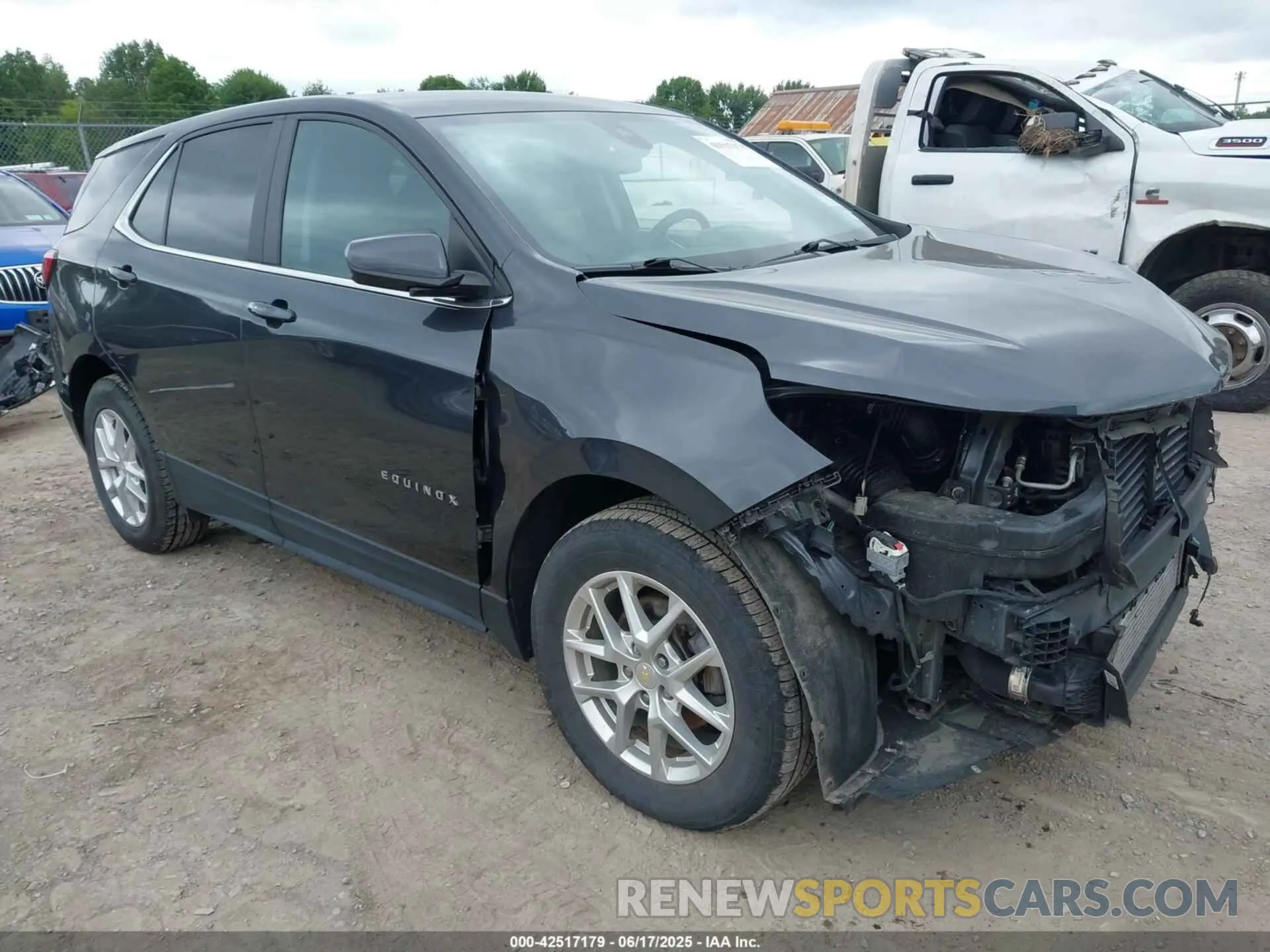 1 Photograph of a damaged car 2GNAXUEV1N6139930 CHEVROLET EQUINOX 2022