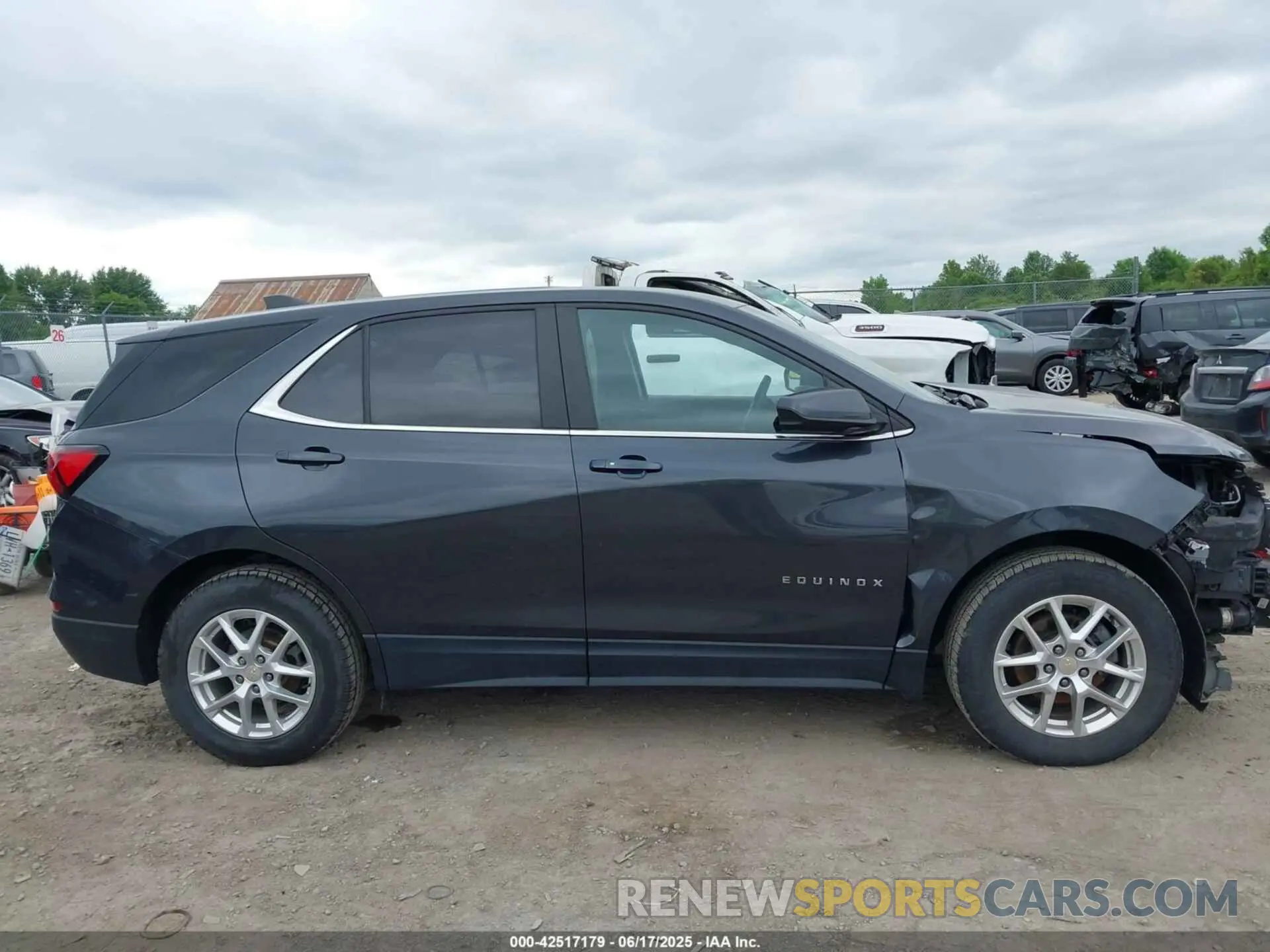 13 Photograph of a damaged car 2GNAXUEV1N6139930 CHEVROLET EQUINOX 2022