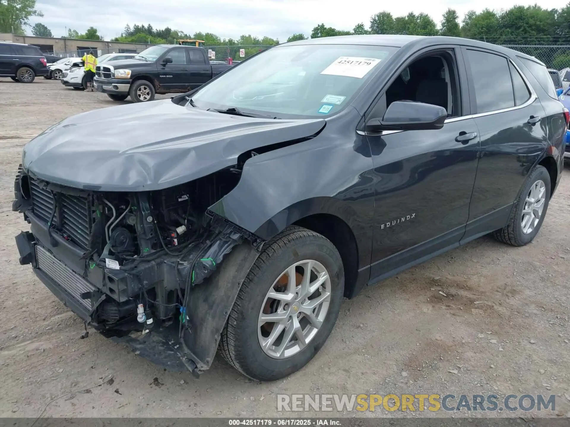 2 Photograph of a damaged car 2GNAXUEV1N6139930 CHEVROLET EQUINOX 2022