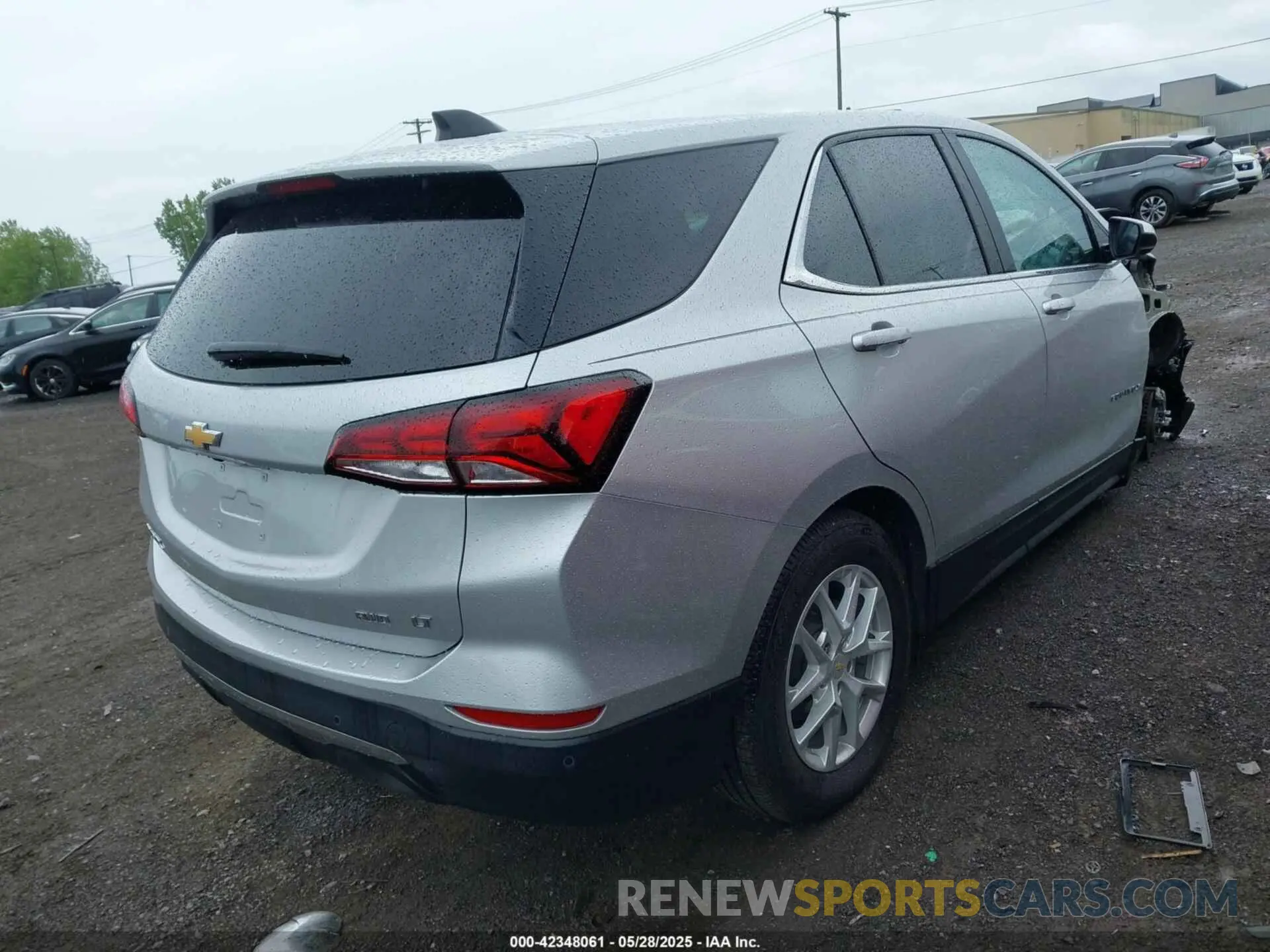 4 Photograph of a damaged car 2GNAXUEV2N6124451 CHEVROLET EQUINOX 2022