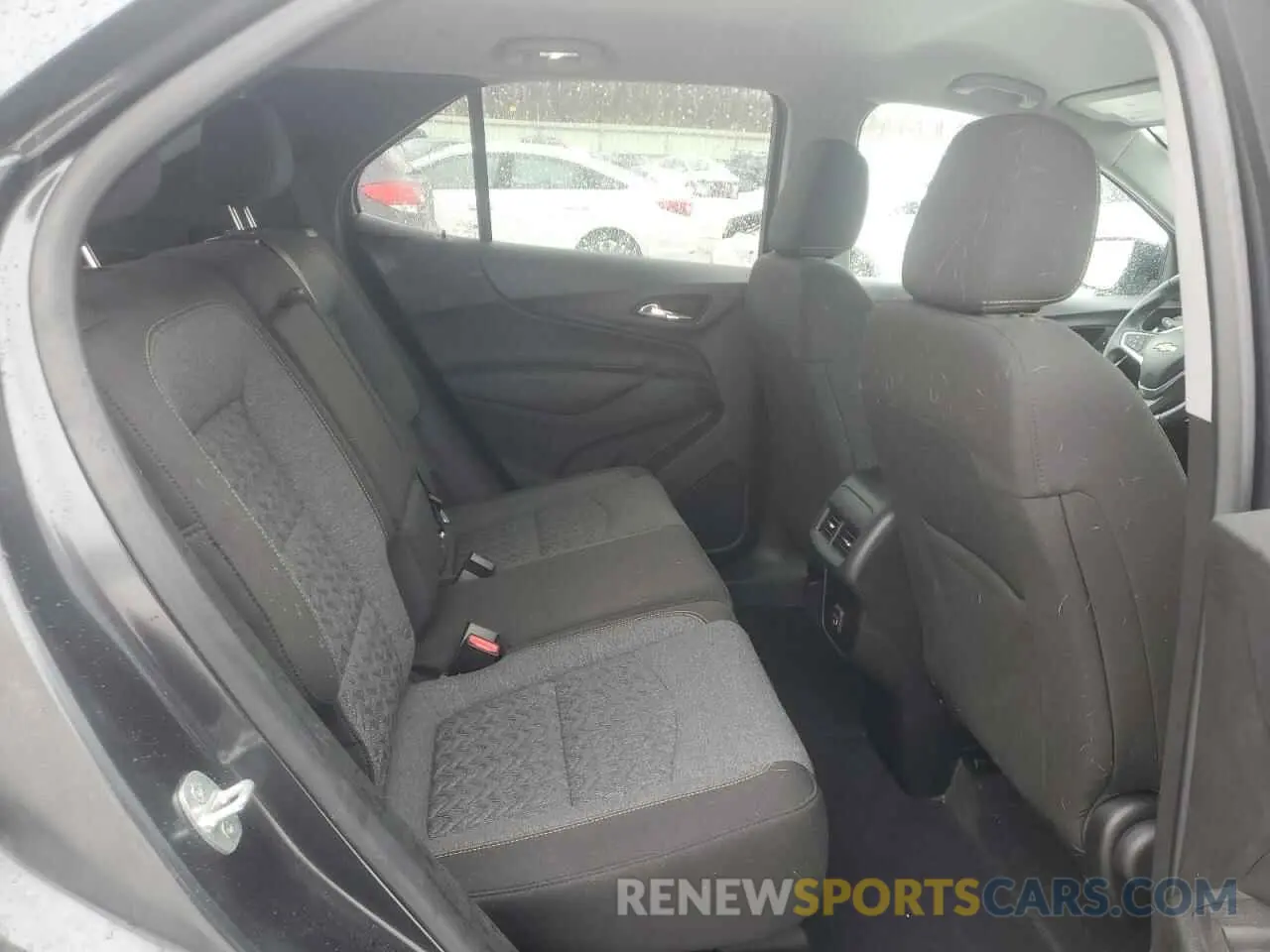 11 Photograph of a damaged car 2GNAXUEV2N6150984 CHEVROLET EQUINOX 2022