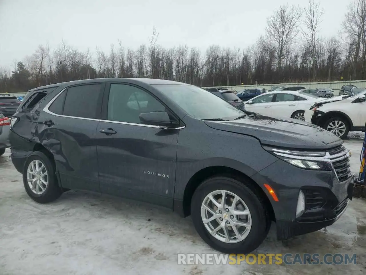 4 Photograph of a damaged car 2GNAXUEV2N6150984 CHEVROLET EQUINOX 2022
