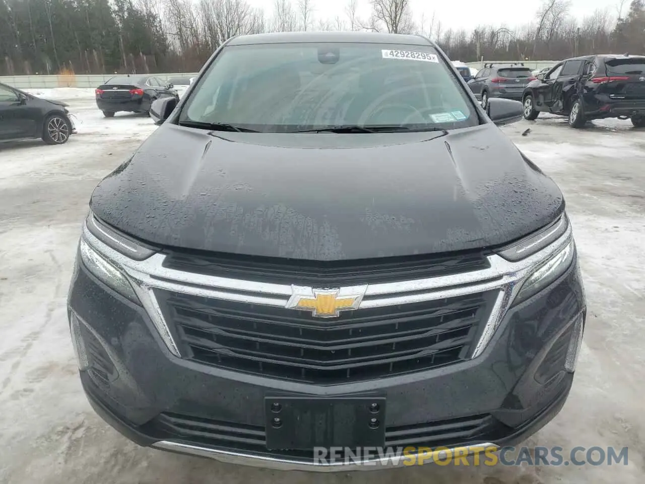 5 Photograph of a damaged car 2GNAXUEV2N6150984 CHEVROLET EQUINOX 2022