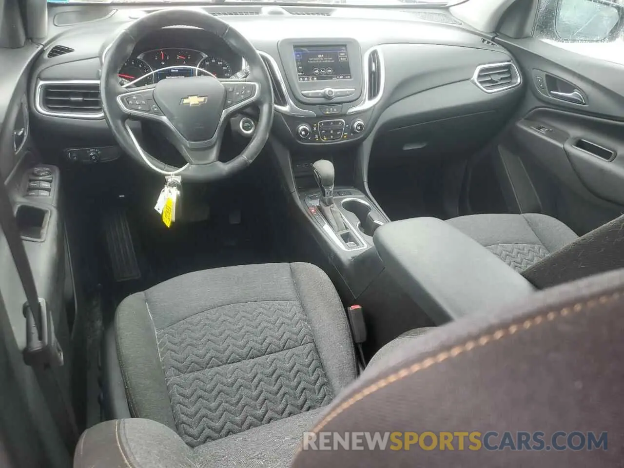 8 Photograph of a damaged car 2GNAXUEV2N6150984 CHEVROLET EQUINOX 2022