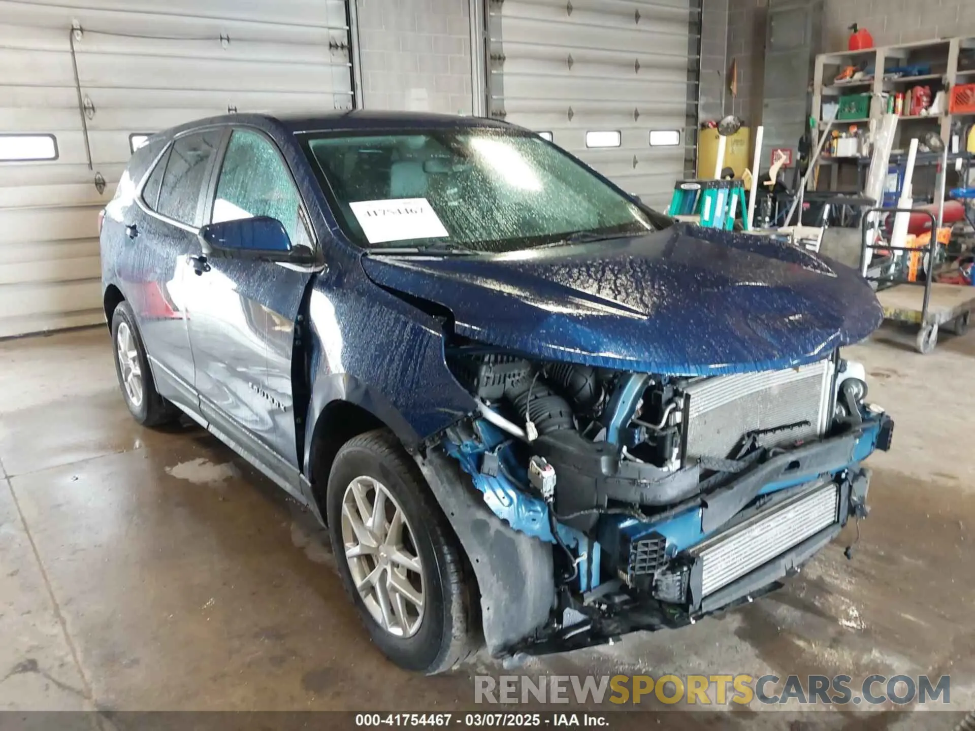 1 Photograph of a damaged car 2GNAXUEV3N6113863 CHEVROLET EQUINOX 2022