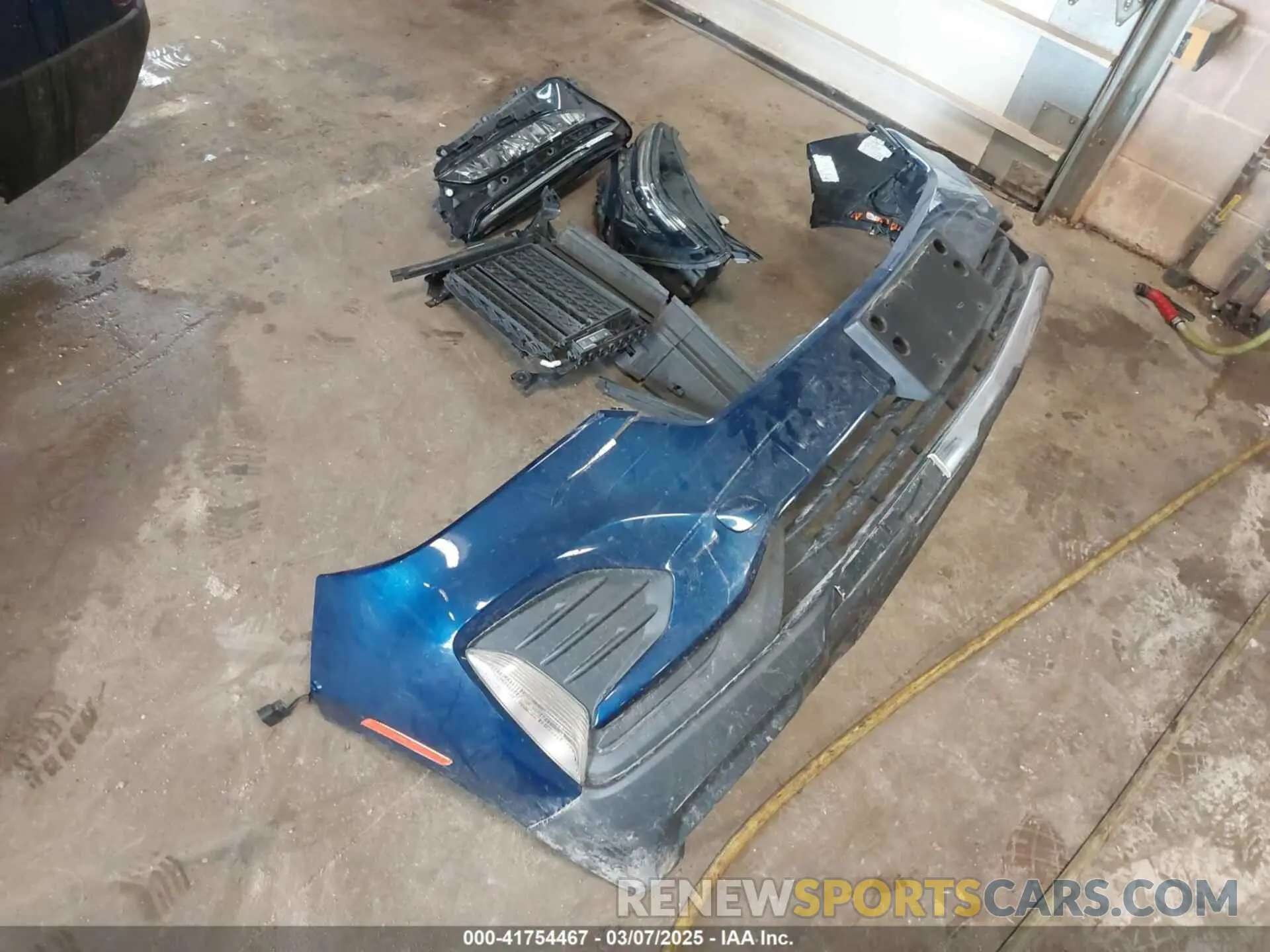 12 Photograph of a damaged car 2GNAXUEV3N6113863 CHEVROLET EQUINOX 2022
