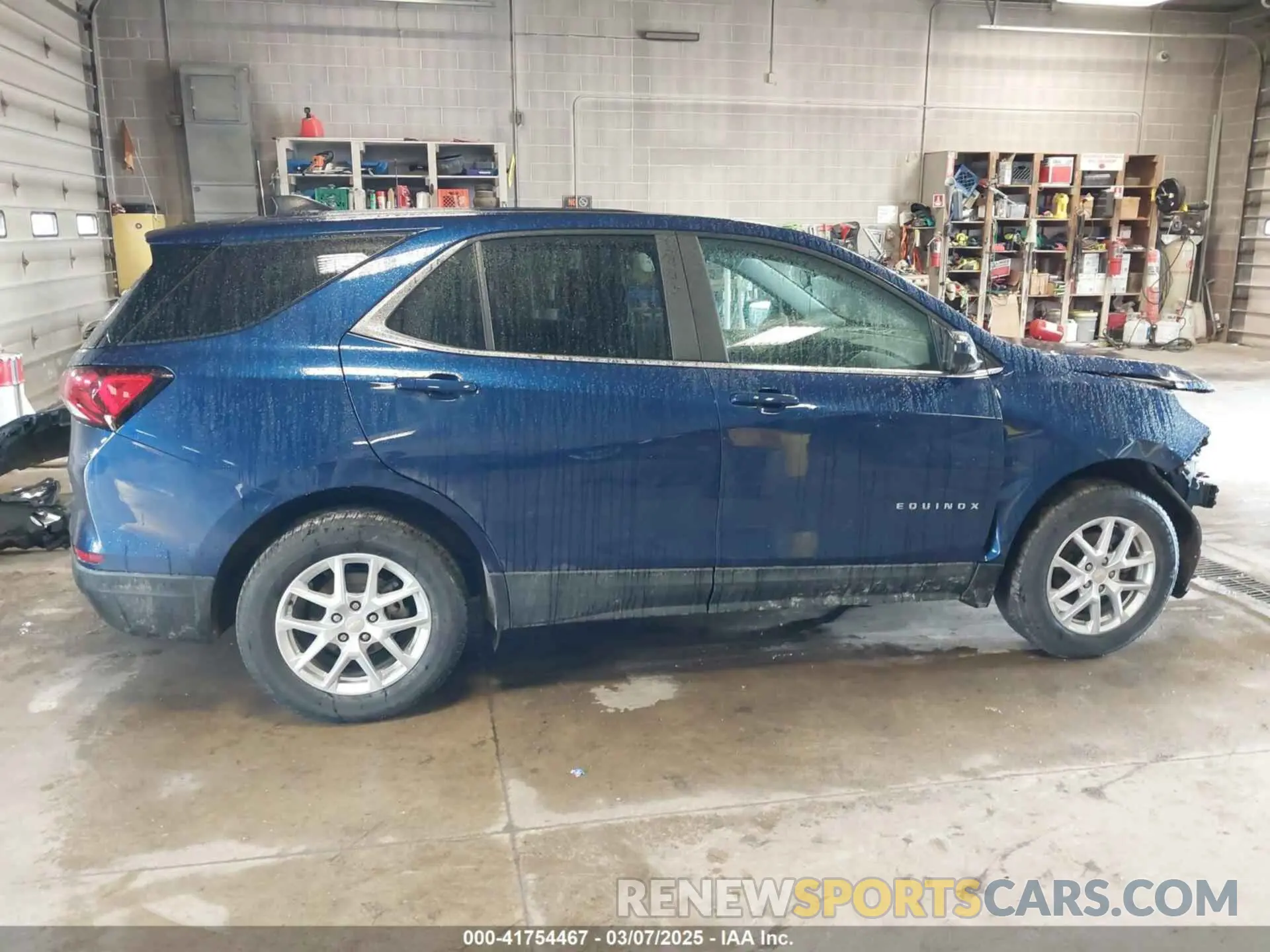 14 Photograph of a damaged car 2GNAXUEV3N6113863 CHEVROLET EQUINOX 2022