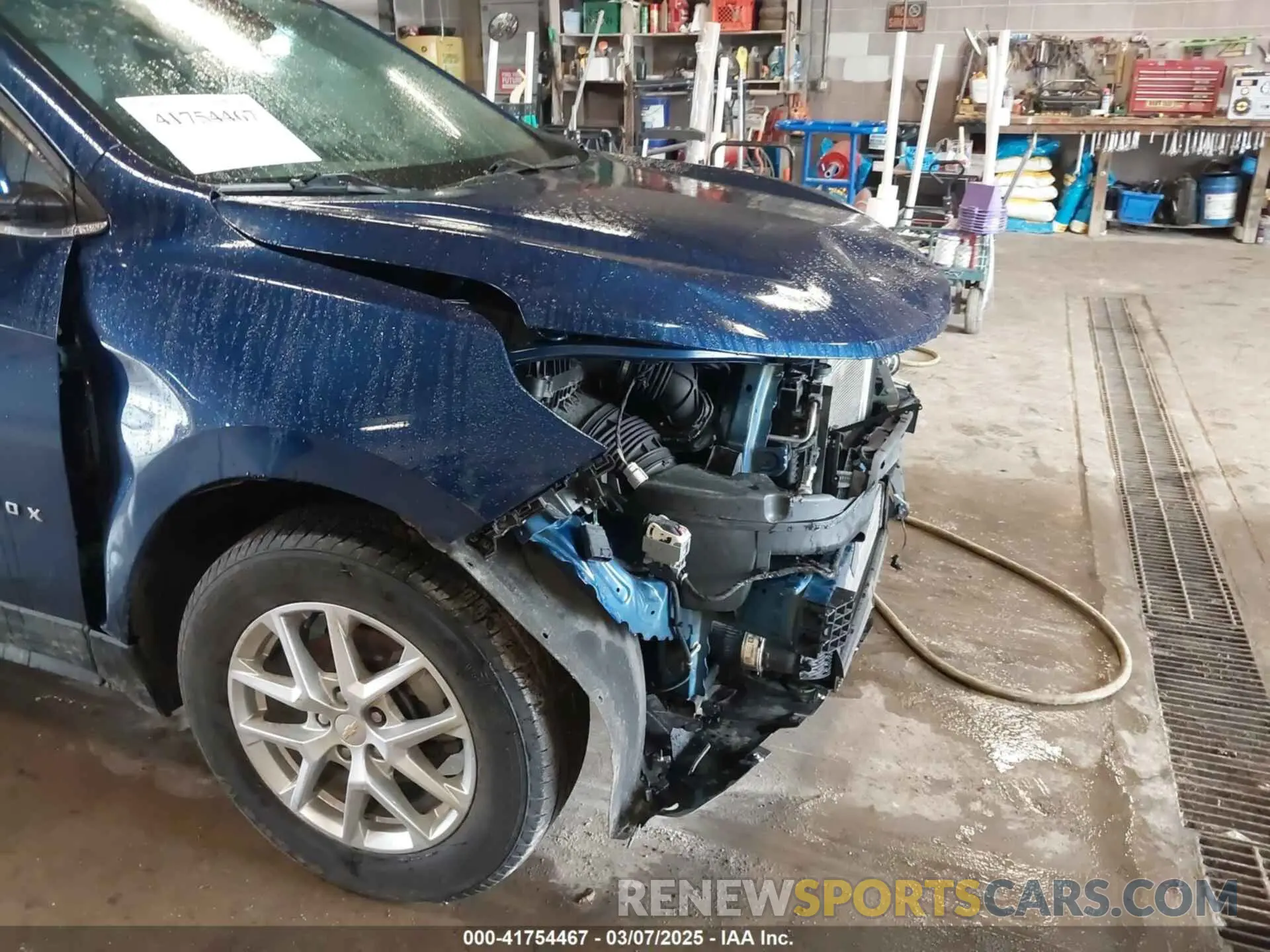 18 Photograph of a damaged car 2GNAXUEV3N6113863 CHEVROLET EQUINOX 2022