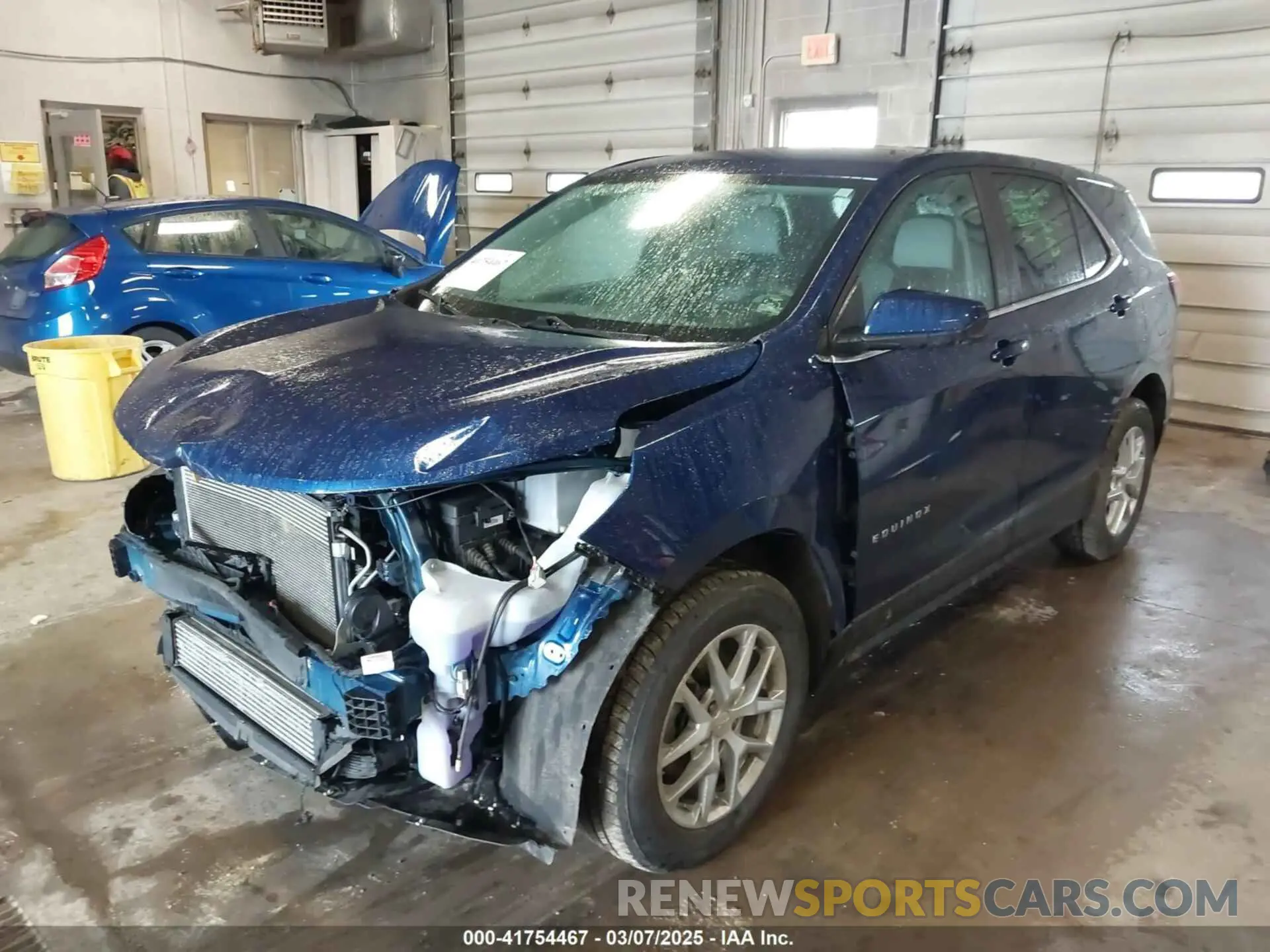 2 Photograph of a damaged car 2GNAXUEV3N6113863 CHEVROLET EQUINOX 2022