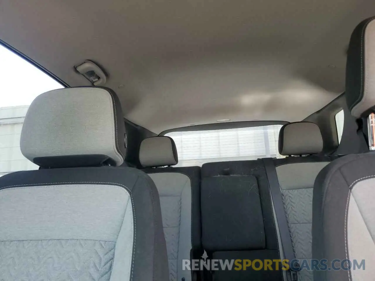 10 Photograph of a damaged car 2GNAXUEV3N6130274 CHEVROLET EQUINOX 2022