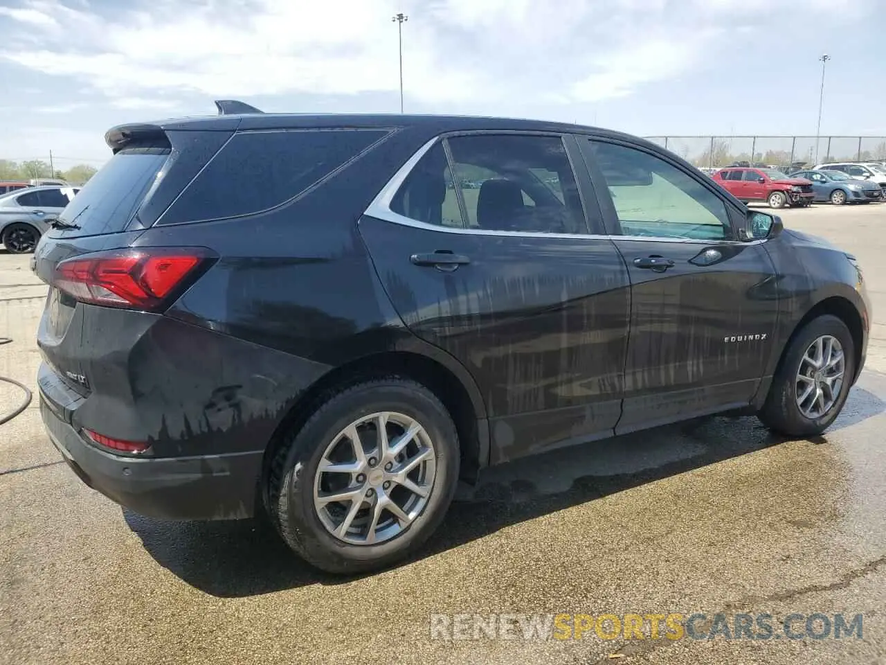 3 Photograph of a damaged car 2GNAXUEV3N6130274 CHEVROLET EQUINOX 2022