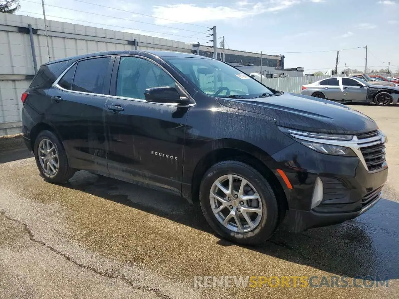 4 Photograph of a damaged car 2GNAXUEV3N6130274 CHEVROLET EQUINOX 2022