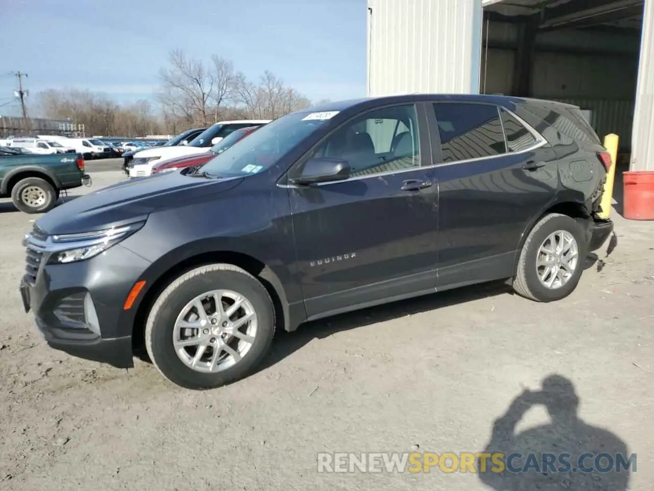 1 Photograph of a damaged car 2GNAXUEV3N6156213 CHEVROLET EQUINOX 2022