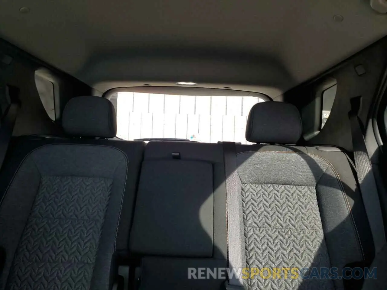 10 Photograph of a damaged car 2GNAXUEV3N6156213 CHEVROLET EQUINOX 2022