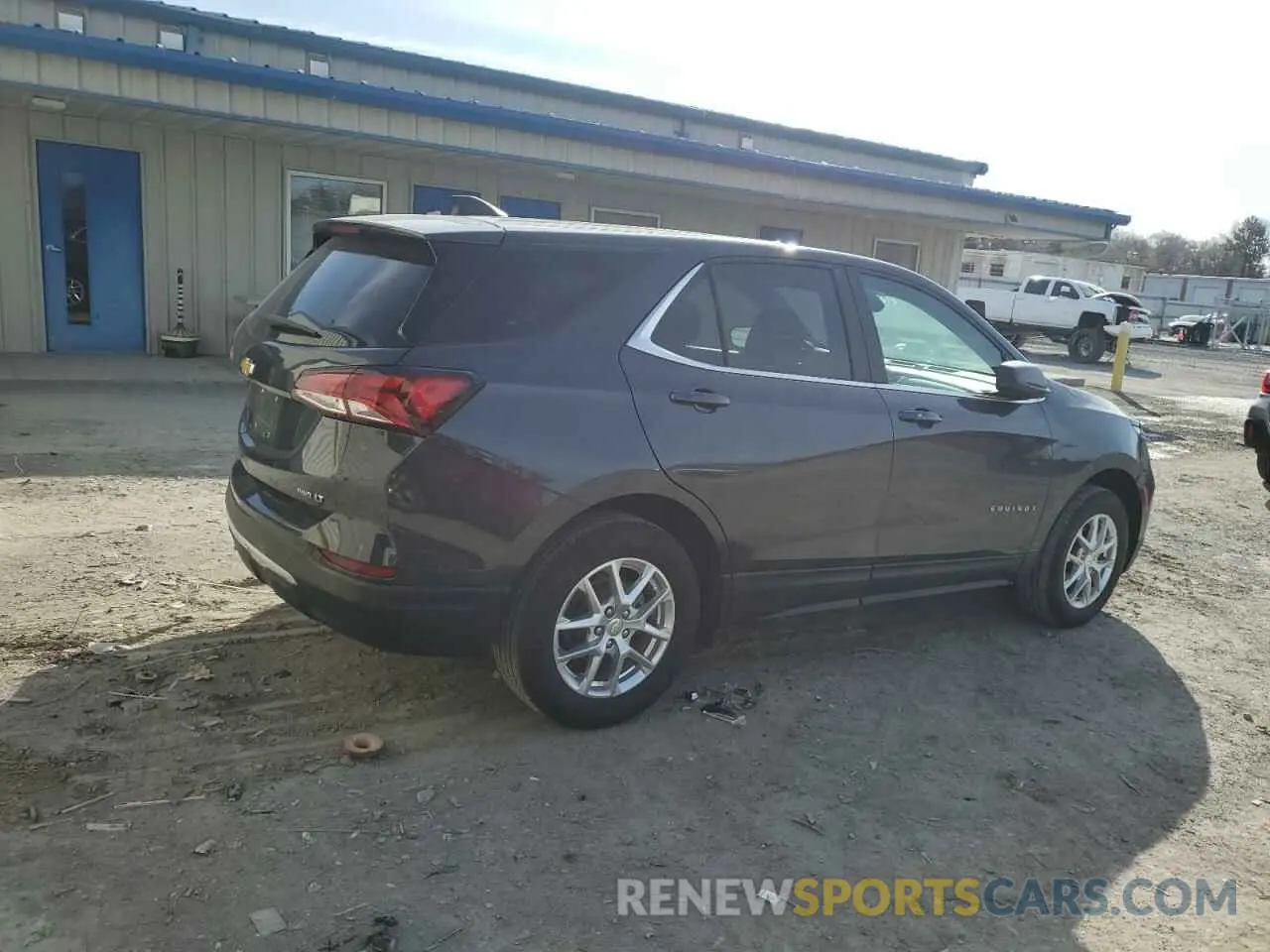 3 Photograph of a damaged car 2GNAXUEV3N6156213 CHEVROLET EQUINOX 2022