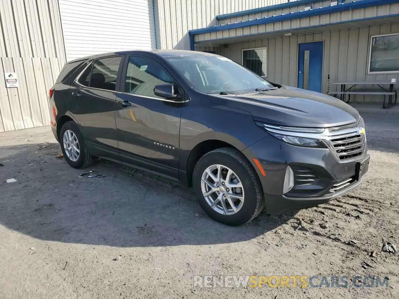 4 Photograph of a damaged car 2GNAXUEV3N6156213 CHEVROLET EQUINOX 2022