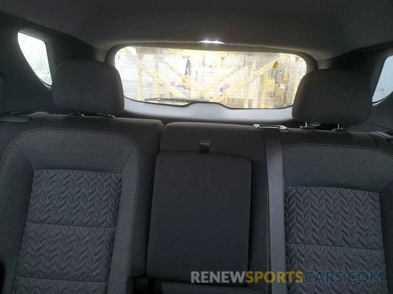 10 Photograph of a damaged car 2GNAXUEV4N6127416 CHEVROLET EQUINOX 2022