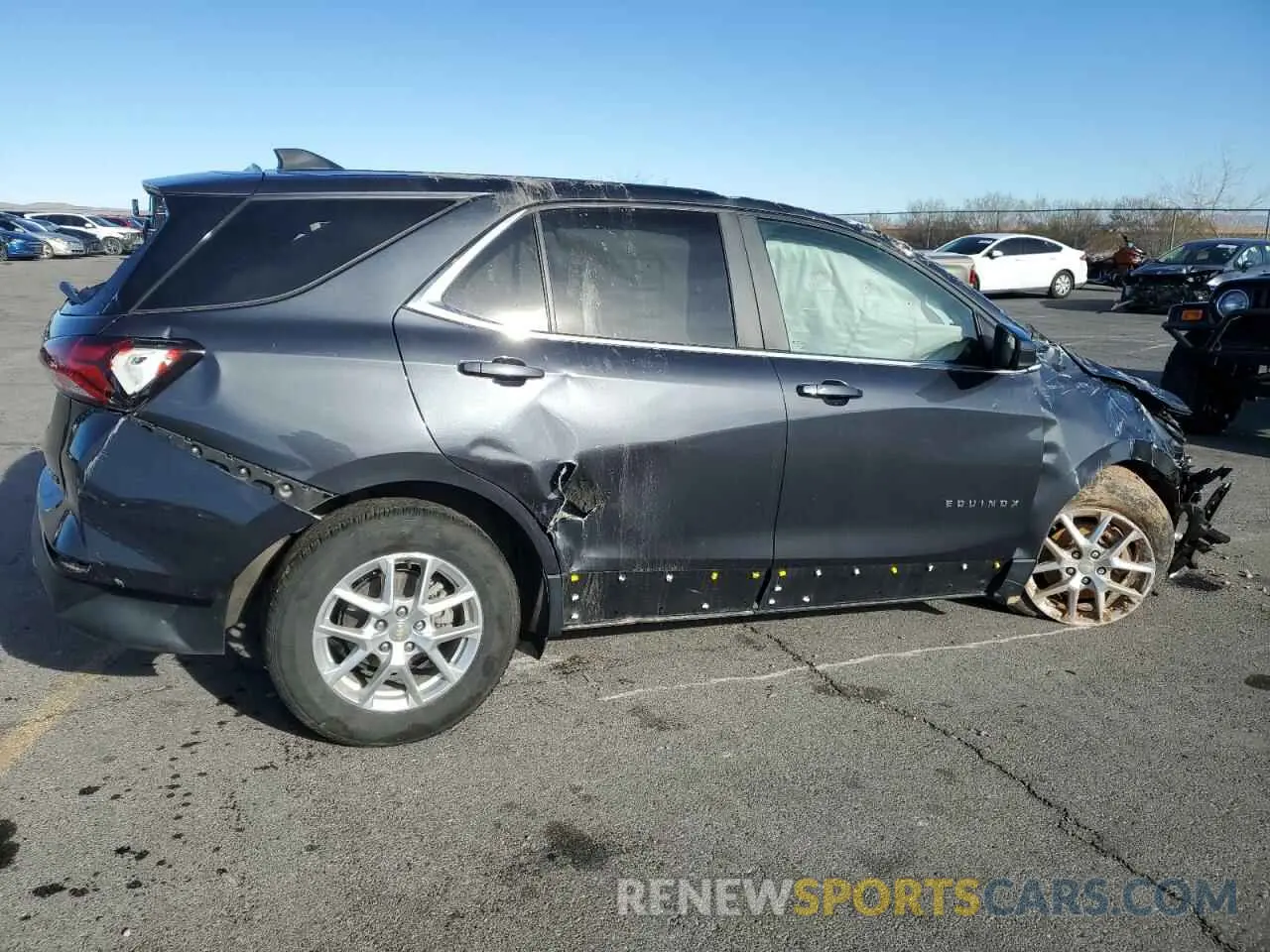3 Photograph of a damaged car 2GNAXUEV4N6140117 CHEVROLET EQUINOX 2022
