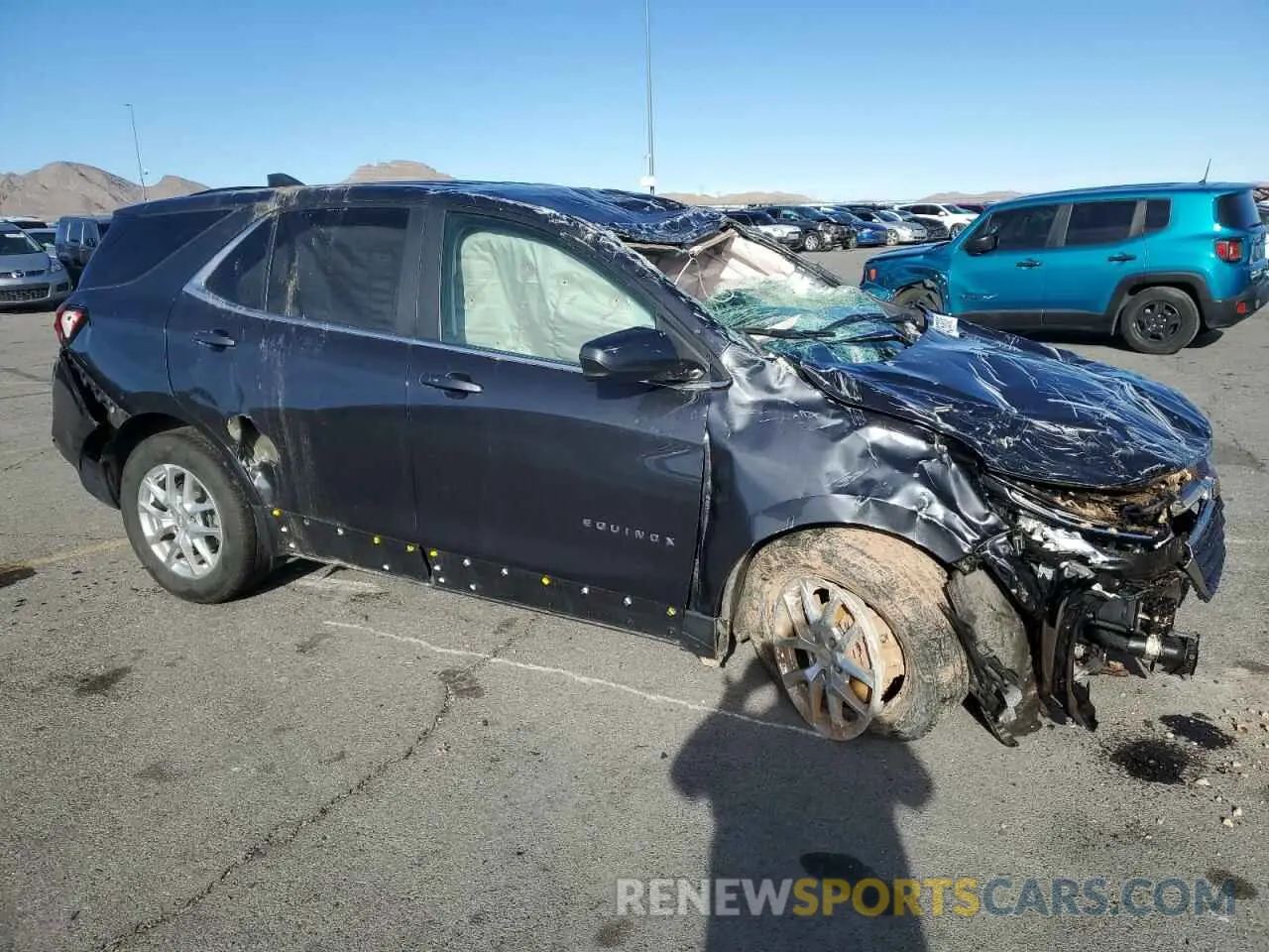4 Photograph of a damaged car 2GNAXUEV4N6140117 CHEVROLET EQUINOX 2022