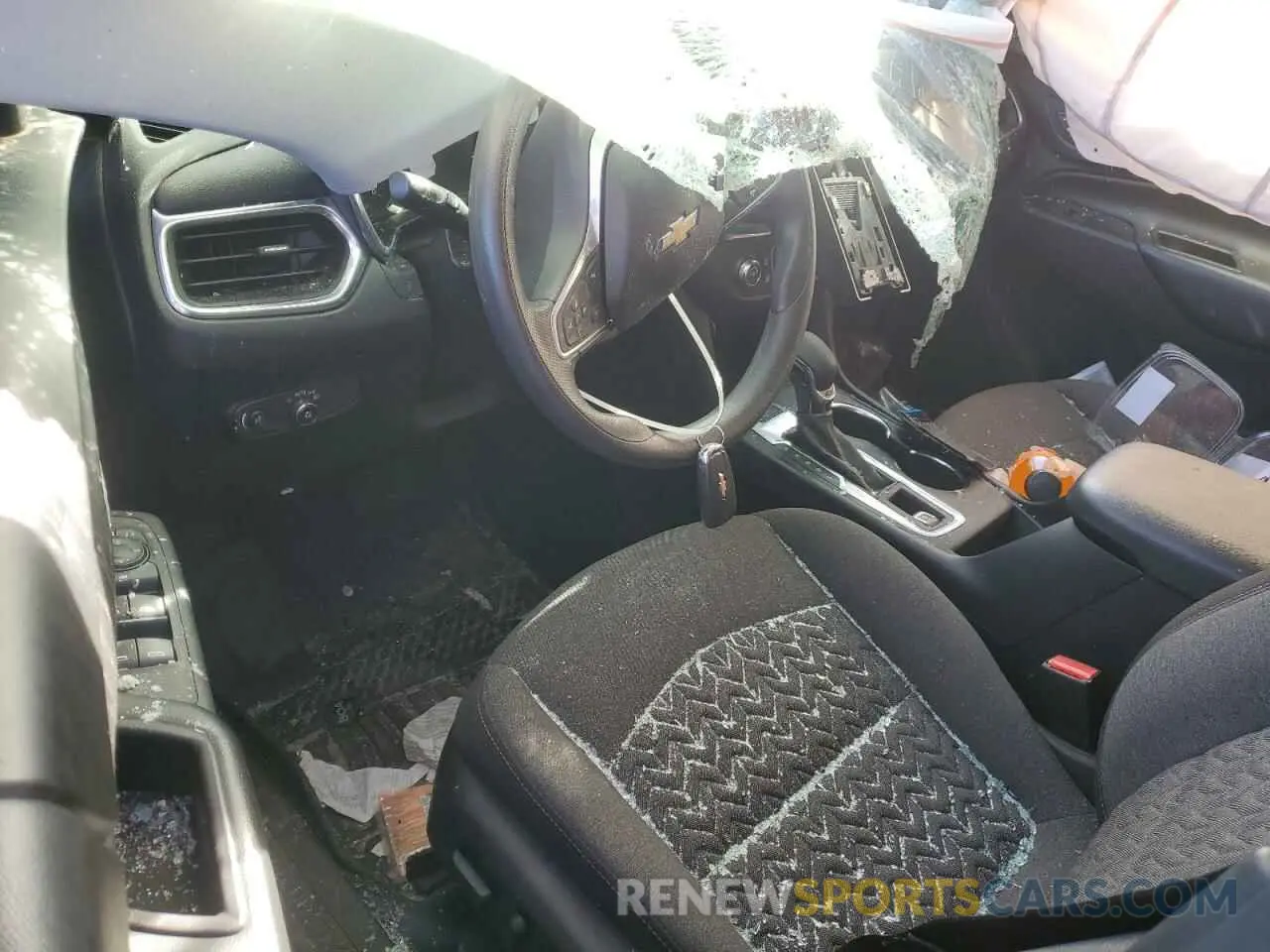 8 Photograph of a damaged car 2GNAXUEV4N6140117 CHEVROLET EQUINOX 2022