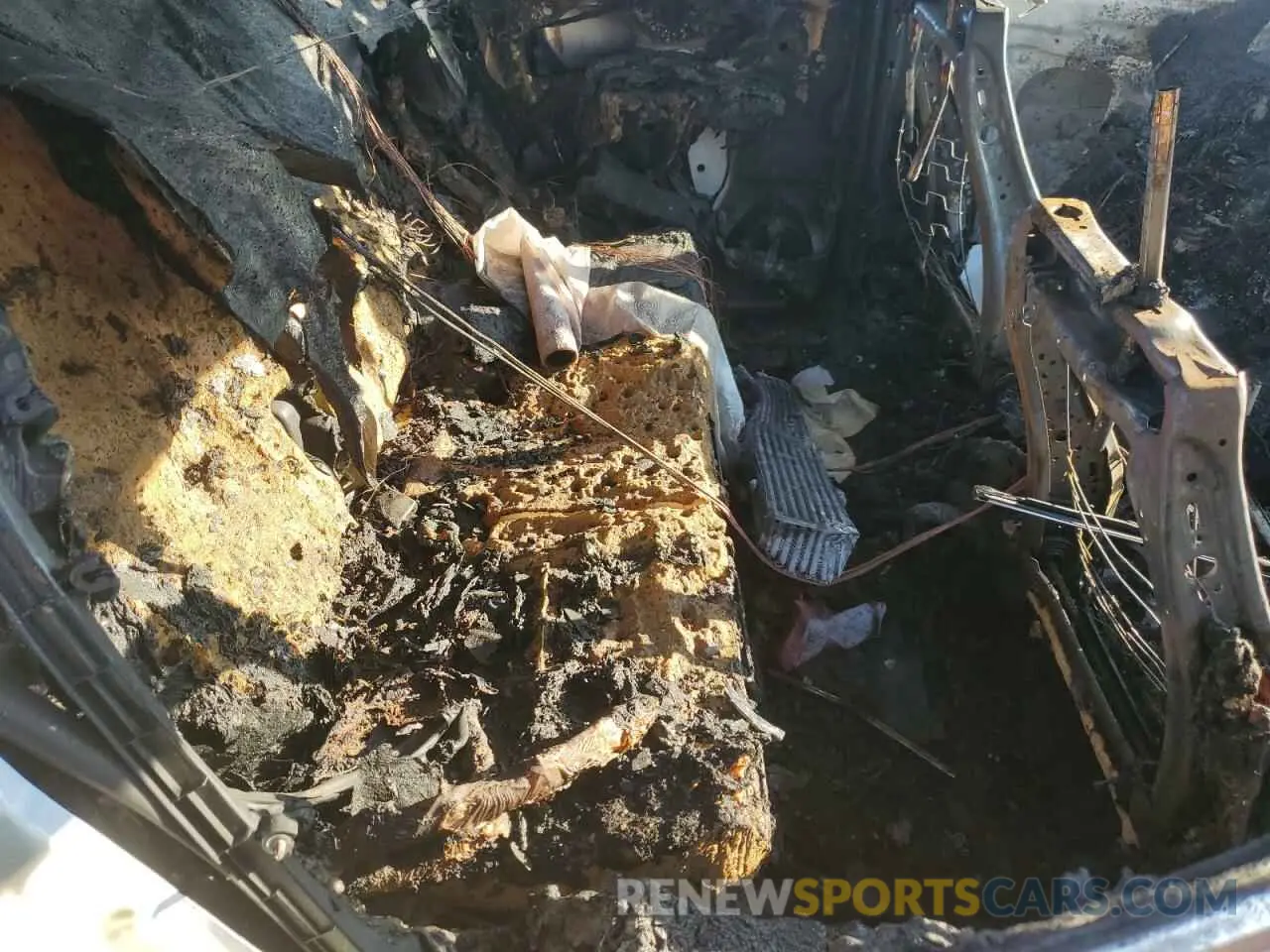 10 Photograph of a damaged car 2GNAXUEV5N6118420 CHEVROLET EQUINOX 2022