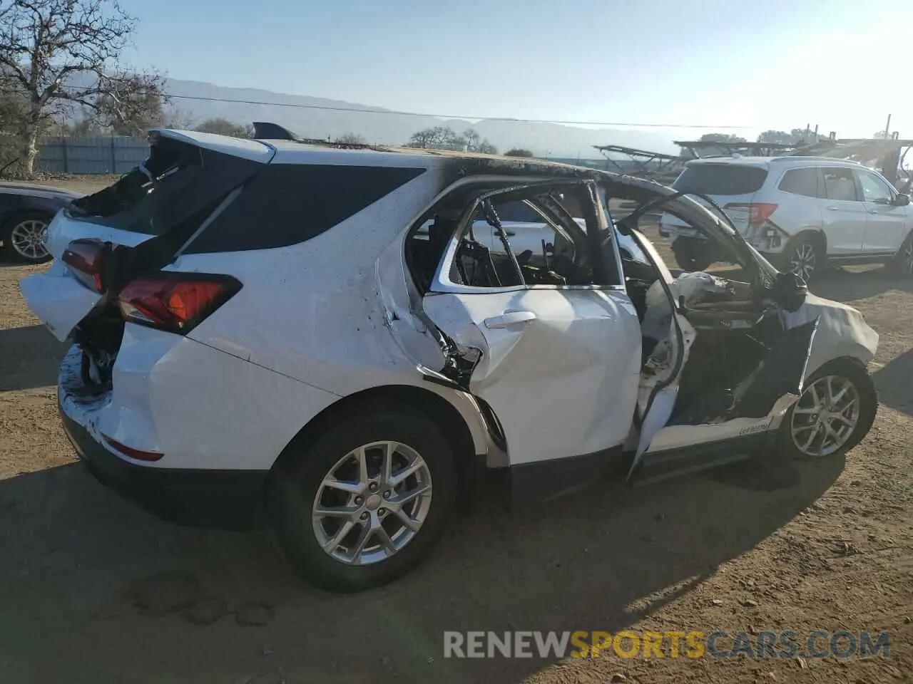 3 Photograph of a damaged car 2GNAXUEV5N6118420 CHEVROLET EQUINOX 2022