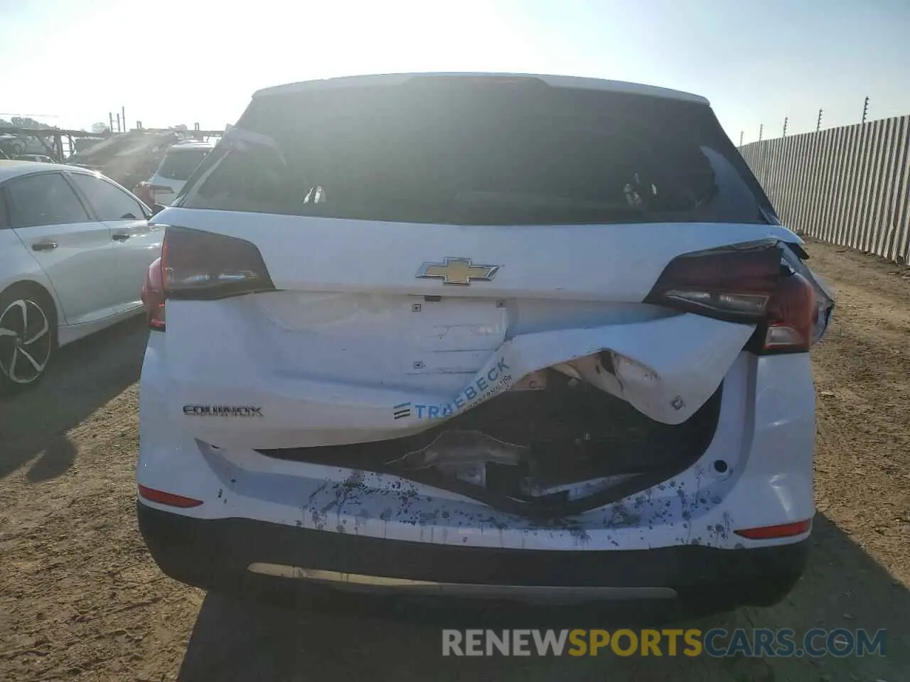 6 Photograph of a damaged car 2GNAXUEV5N6118420 CHEVROLET EQUINOX 2022