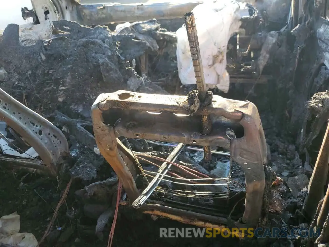 8 Photograph of a damaged car 2GNAXUEV5N6118420 CHEVROLET EQUINOX 2022