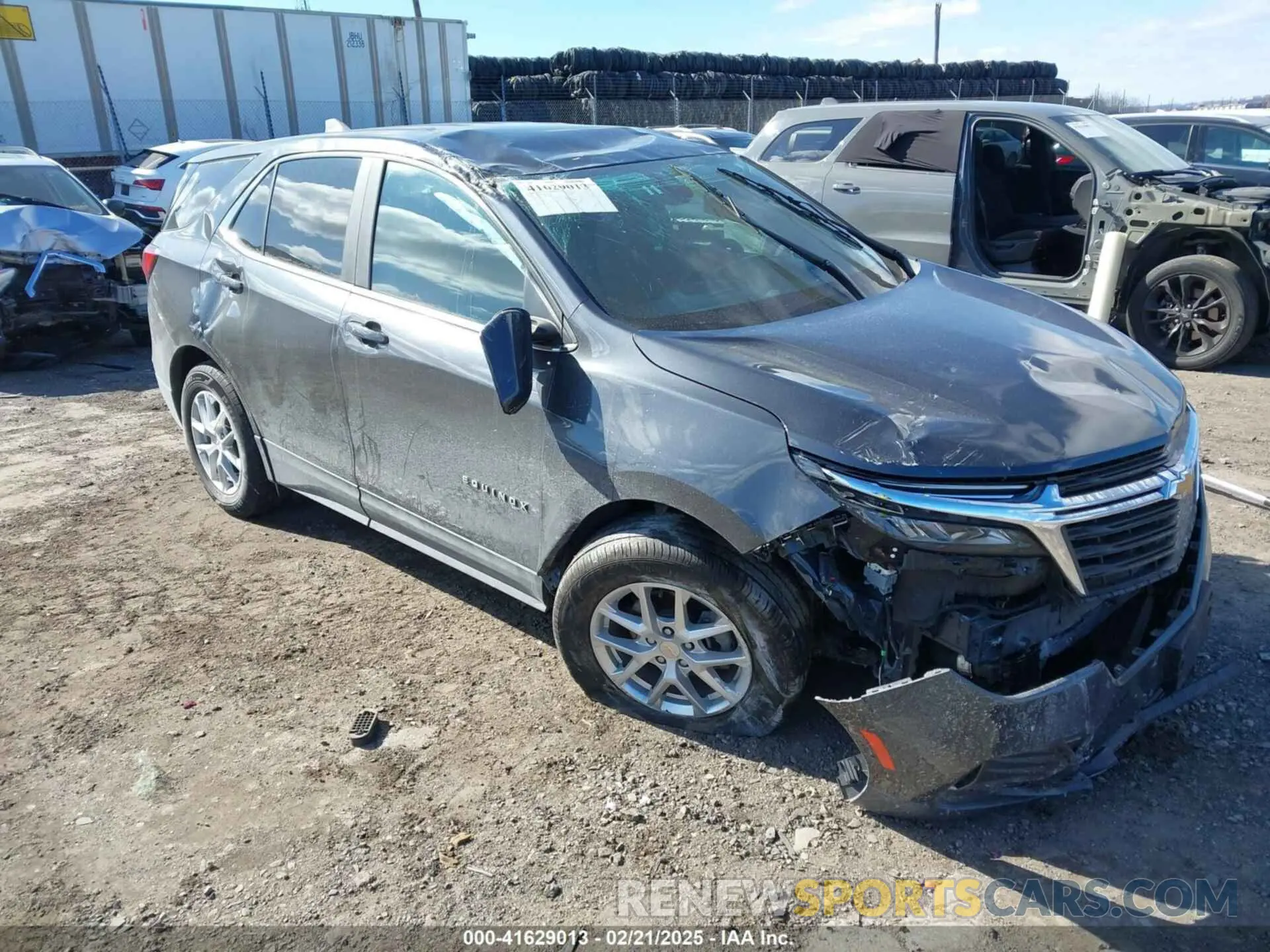 1 Photograph of a damaged car 2GNAXUEV5N6140000 CHEVROLET EQUINOX 2022
