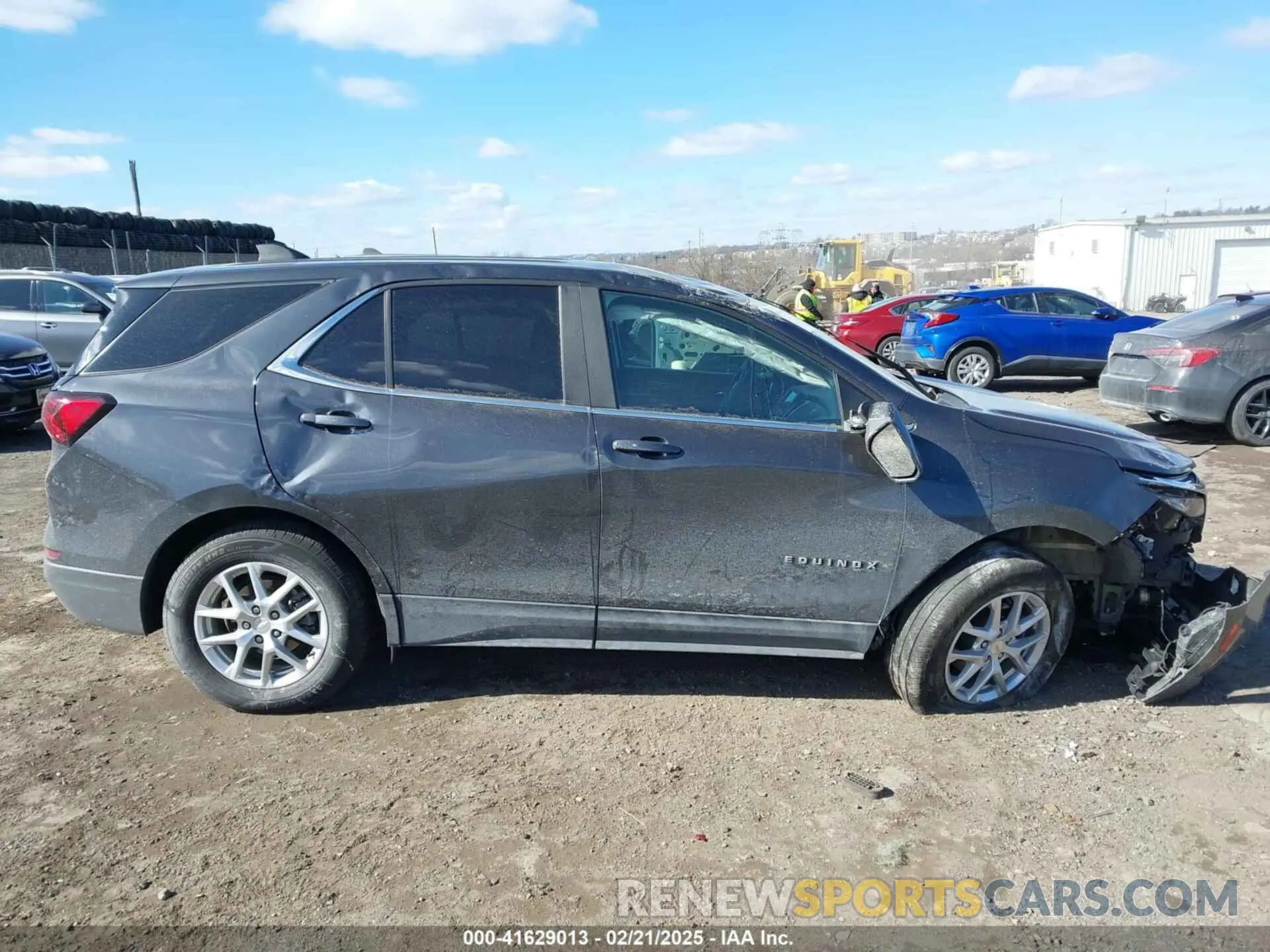 13 Photograph of a damaged car 2GNAXUEV5N6140000 CHEVROLET EQUINOX 2022