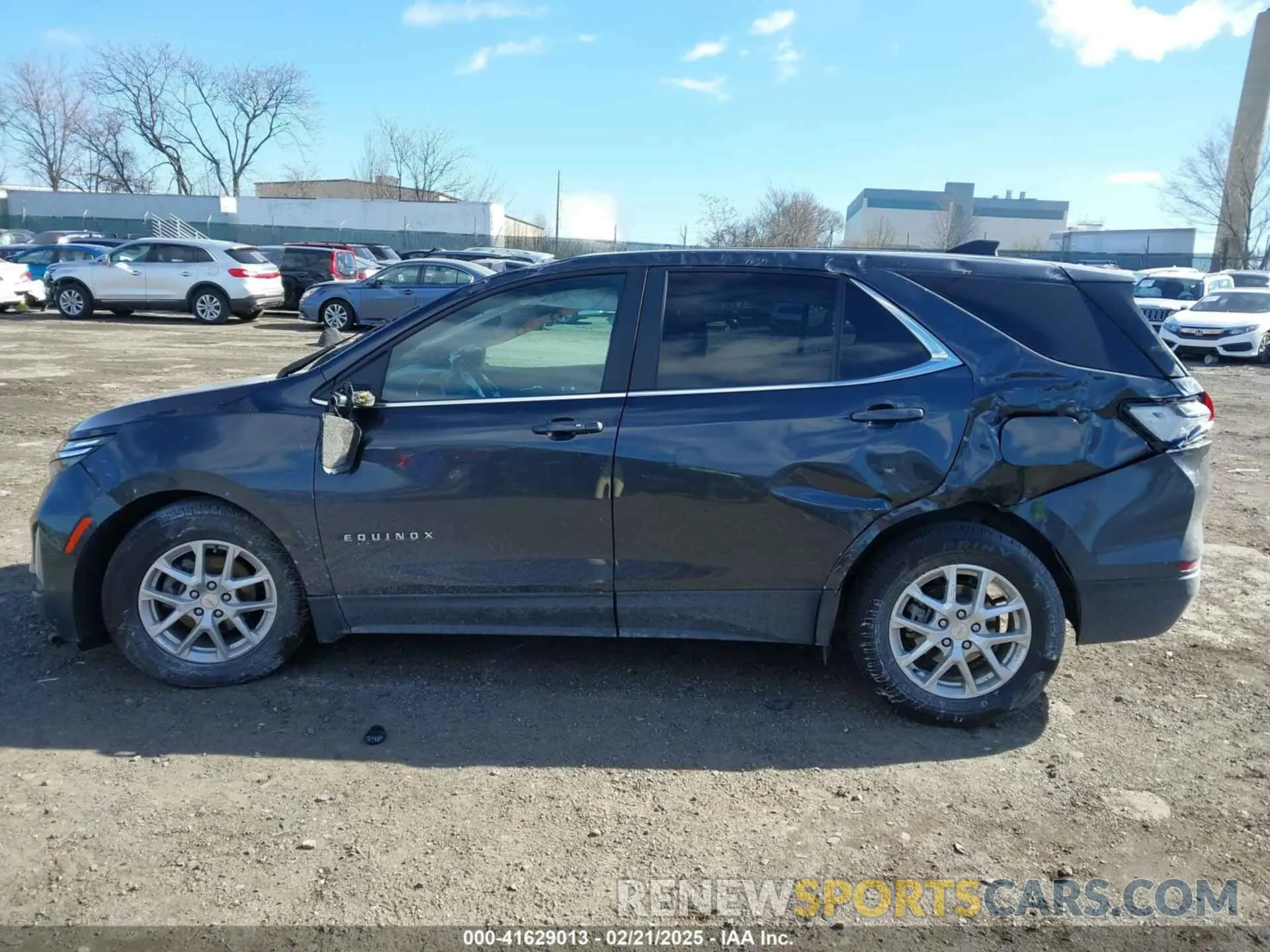 14 Photograph of a damaged car 2GNAXUEV5N6140000 CHEVROLET EQUINOX 2022