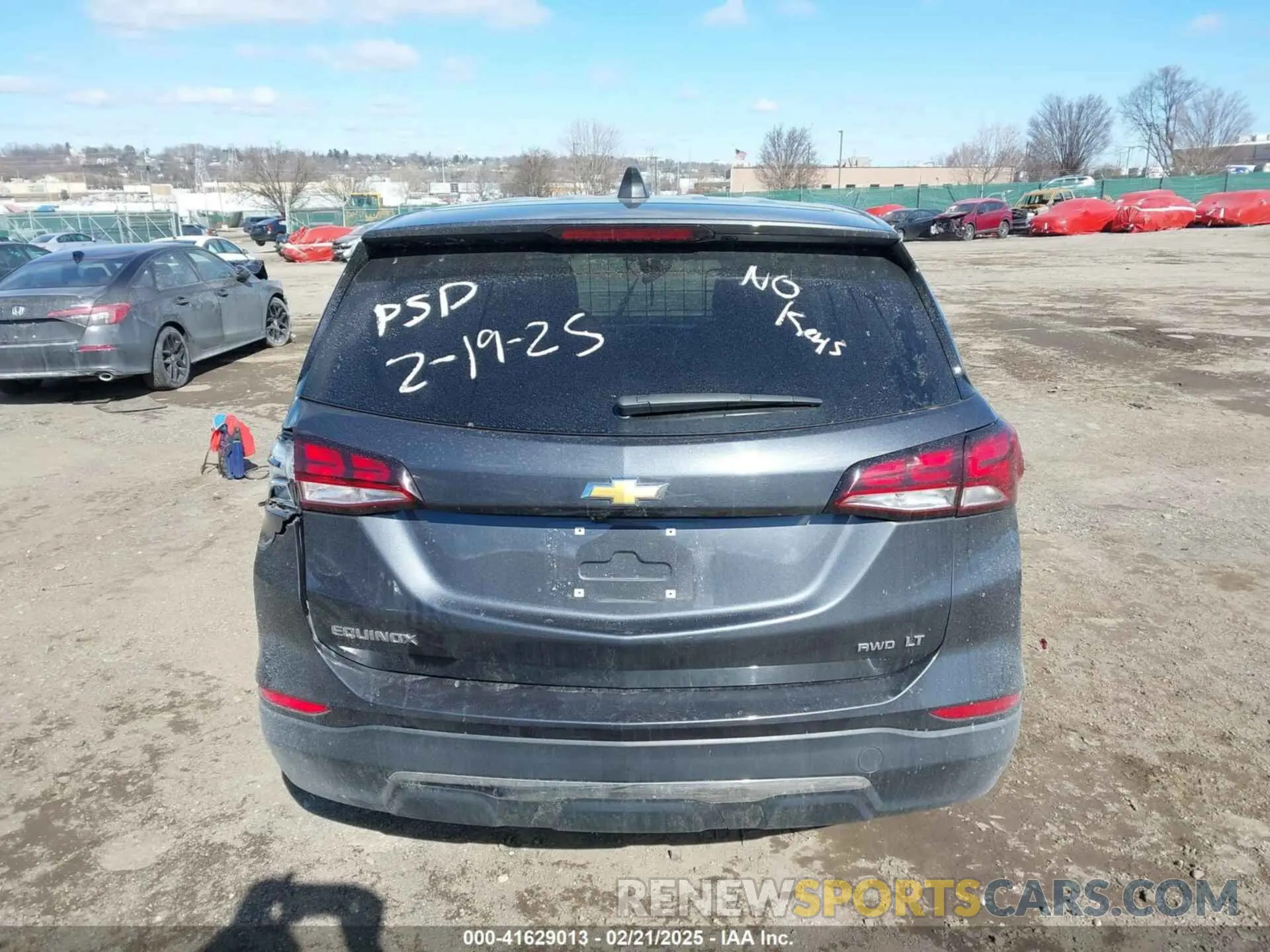 16 Photograph of a damaged car 2GNAXUEV5N6140000 CHEVROLET EQUINOX 2022