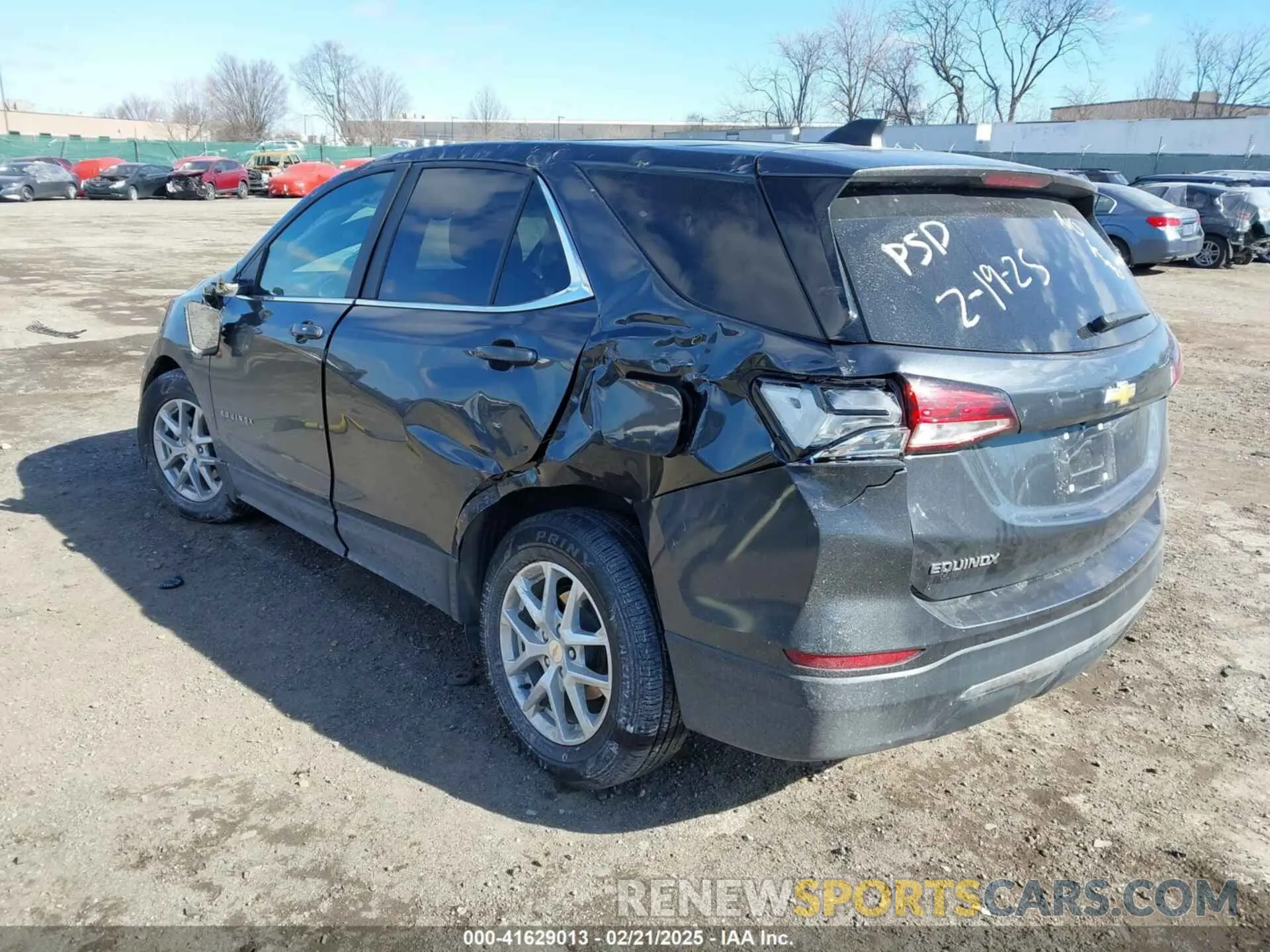 3 Photograph of a damaged car 2GNAXUEV5N6140000 CHEVROLET EQUINOX 2022