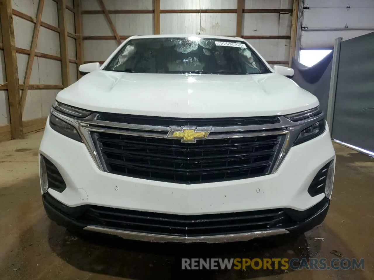 5 Photograph of a damaged car 2GNAXUEV6N6119561 CHEVROLET EQUINOX 2022