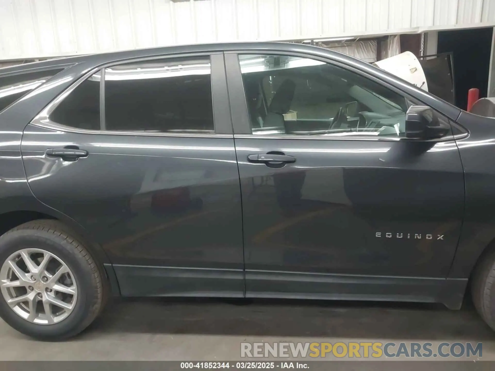 14 Photograph of a damaged car 2GNAXUEV6N6144962 CHEVROLET EQUINOX 2022